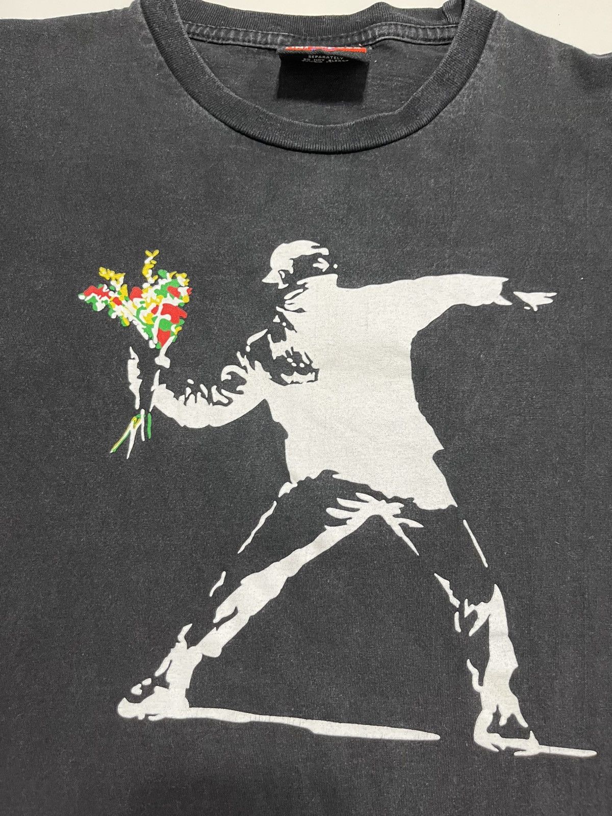 Vintage Vintage Unfledged Banksy Flower Thrower perfectly washed tee Size US M / EU 48-50 / 2 - 4 Thumbnail