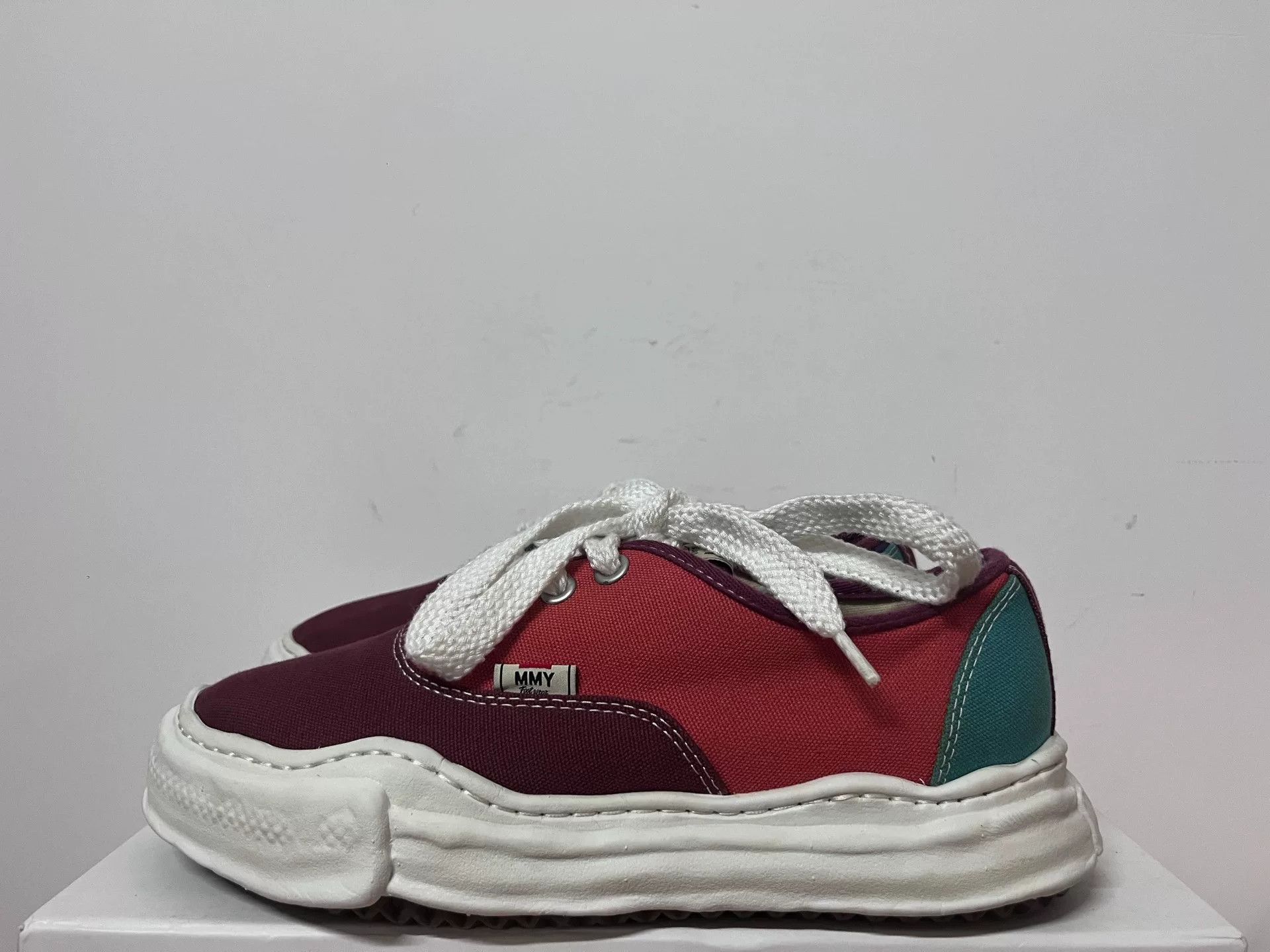 Bottega Veneta Bottega Veneta Retro Orange Lowtop Sneakers 9 Men Size US 9 / EU 42 - 1 Thumbnail