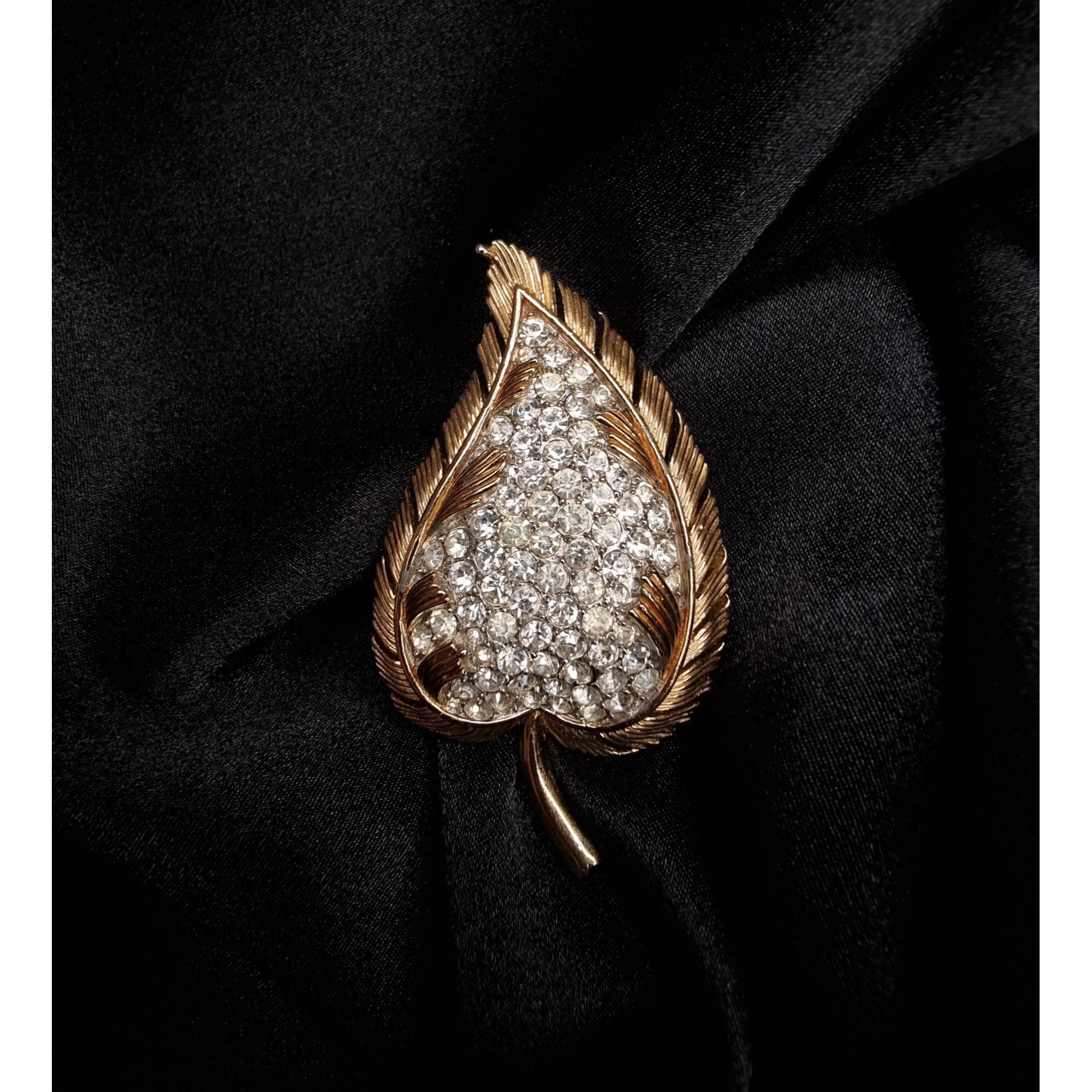 Other Vintage 1950s TRIFARI Signed Gold-Tone Leaf Brooch With Rhin Size ONE SIZE - 2 Thumbnail