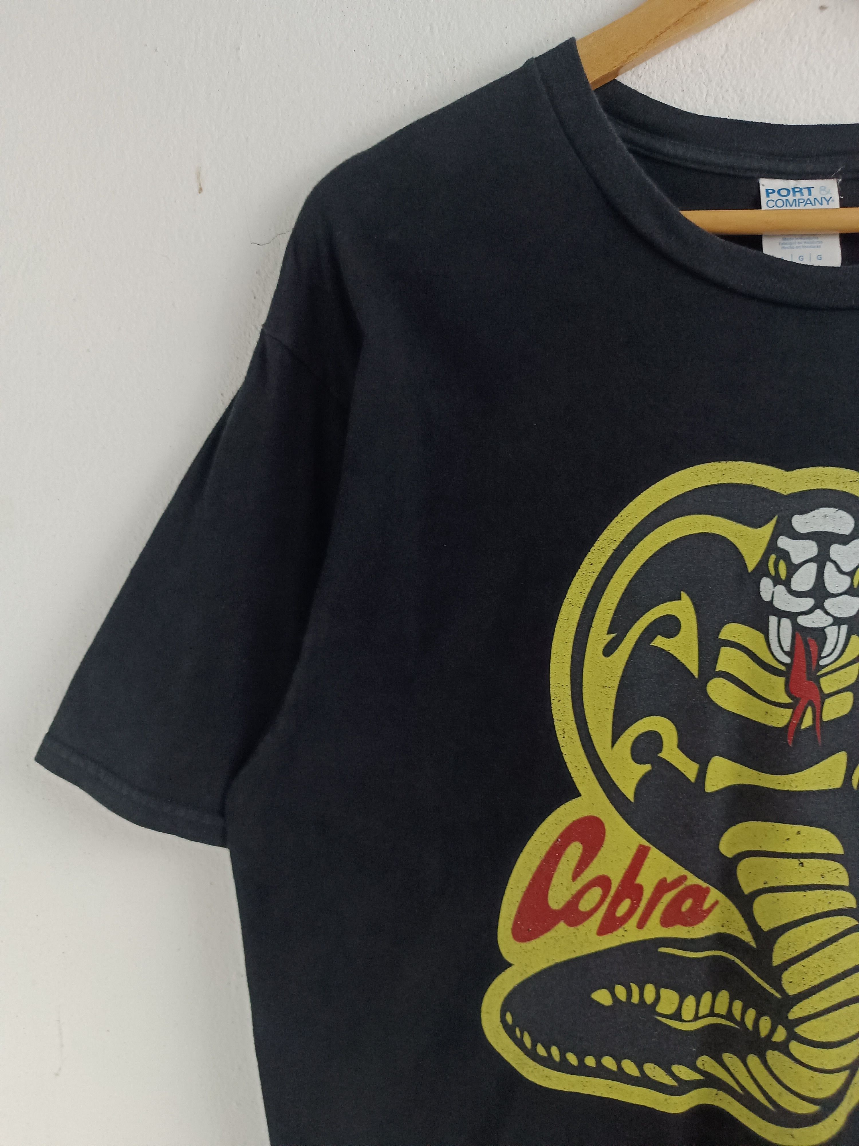 Vintage VINTAGE COBRA KAI THE KARATE KID SERIES MOVIE TEE NETFLIX Size US L / EU 52-54 / 3 - 5 Thumbnail