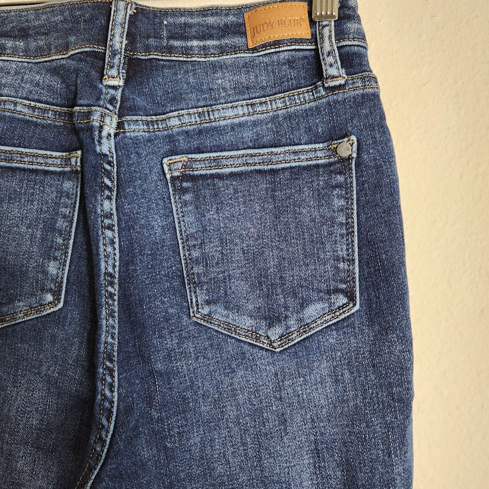 Vintage Judy Blue Jeans Womens Reese Control Top Dark Wash Skinny Mid Rise Inseam 28 Size 26-Blue, 5-Pocket, Regular, Denim, Cotton Blend, Distressed Size 4XL / US 24-26 - 7 Thumbnail