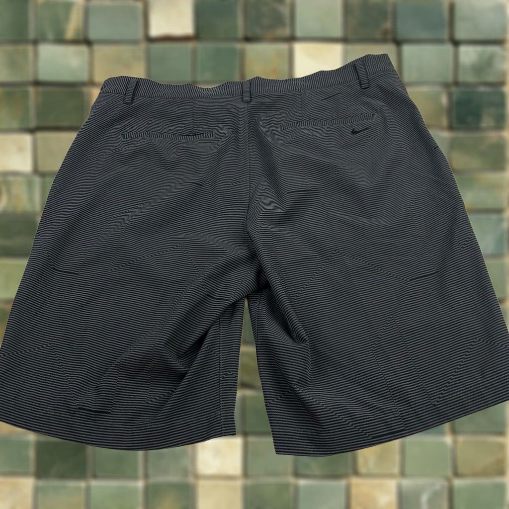 Nike Nike Dri-Fit 34 (Fit 34W) Golf Polyester Stretch Flat 10" Chino Shorts (Gray) Men 34 Regular Belt Loops Front Pockets Stretch 90s Casual Size US 34 / EU 50 - 1 Thumbnail