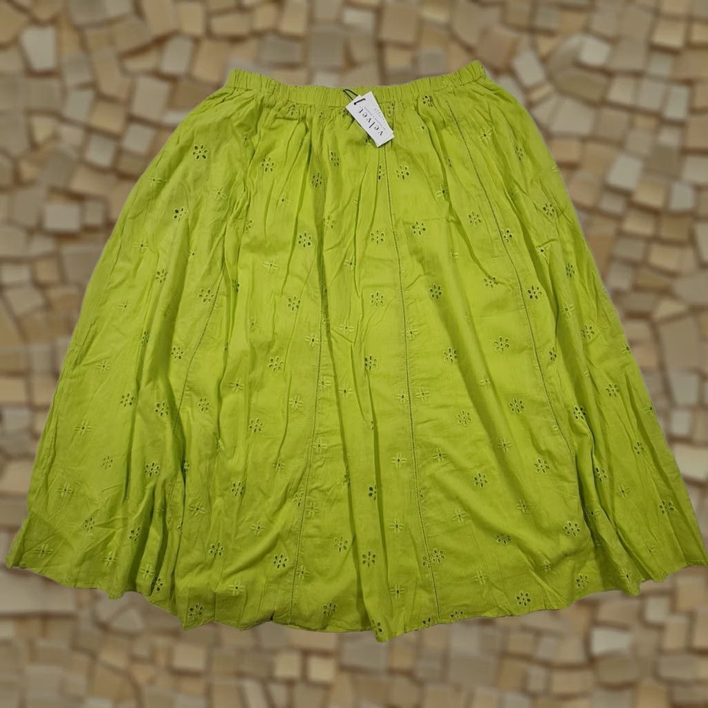 Velvet Velvet by Graham & Spencer Skirt Womens Maxi XL Cotton Green Elastic Waist Lined 100% Cotton Machine Washable City Elegant London 3?5'' Long Size 40" / US 18 - 1 Thumbnail