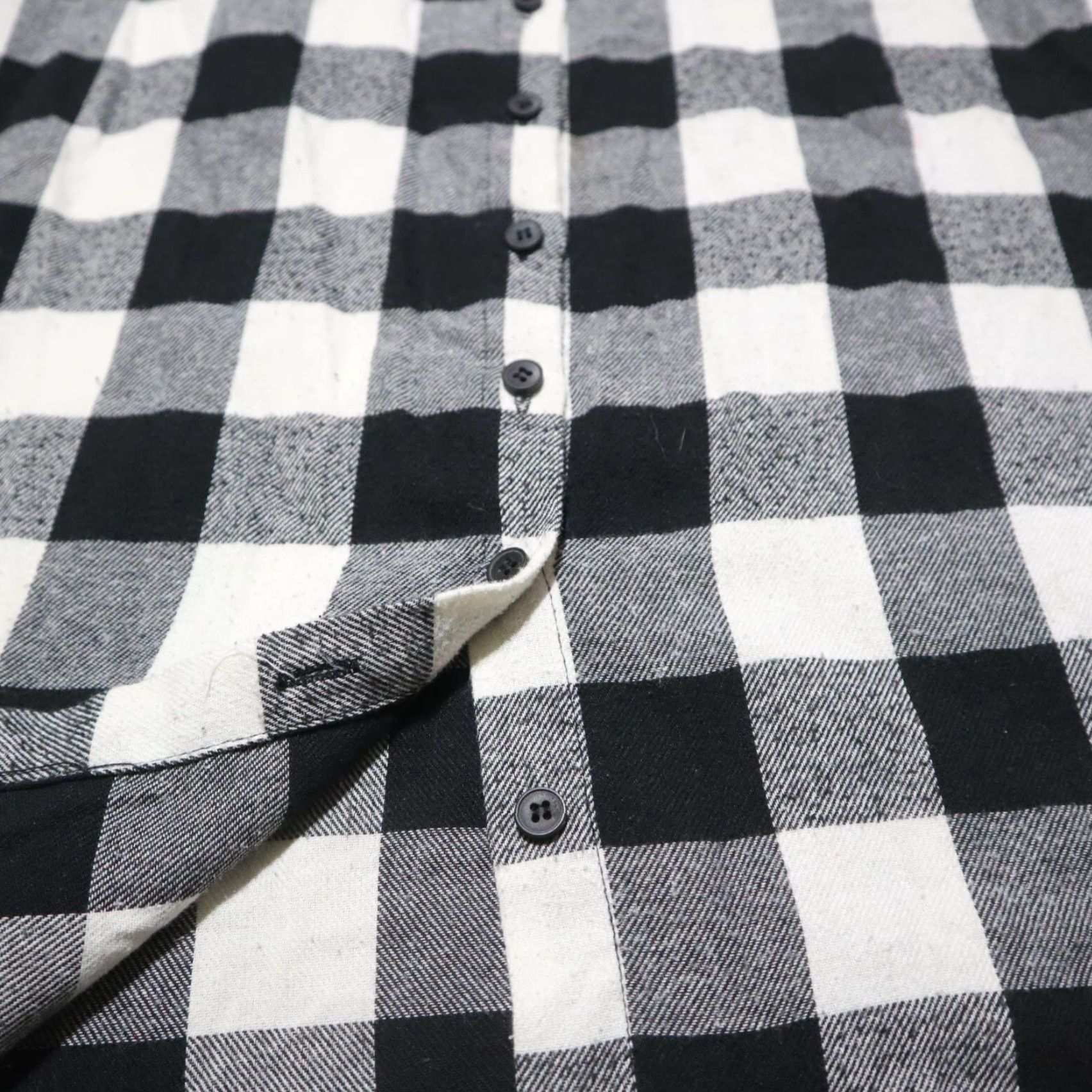 Vintage Zanzea Womens Shirt Adult 6 Black & Gray Plaid Long Sleeve Collared Button Down Size M / US 6-8 / IT 42-44 - 3 Thumbnail