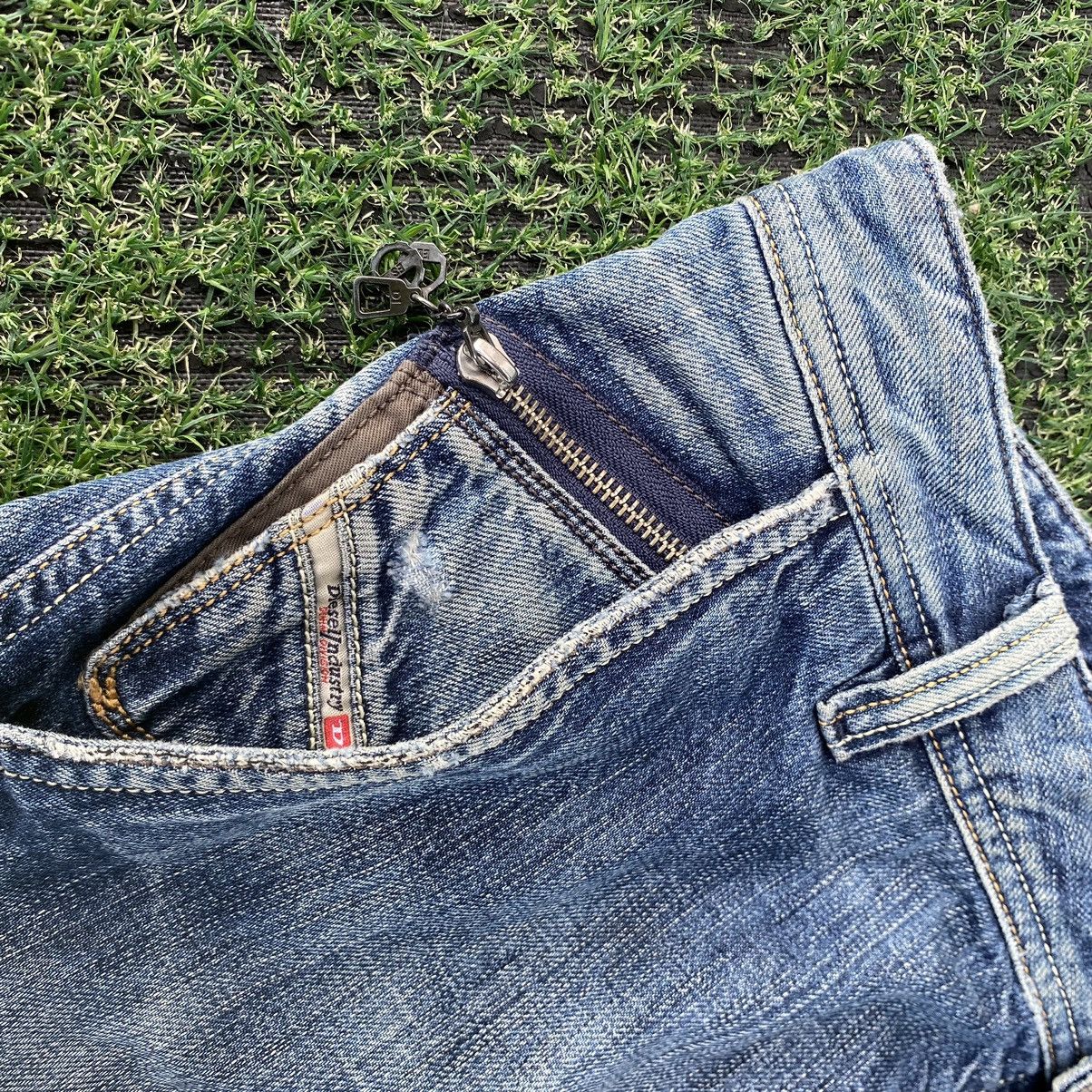 Diesel Thrashed Vintage Diesel Distressed Denim ERD GRUNGE GRAIL Size US 34 / EU 50 - 5 Thumbnail