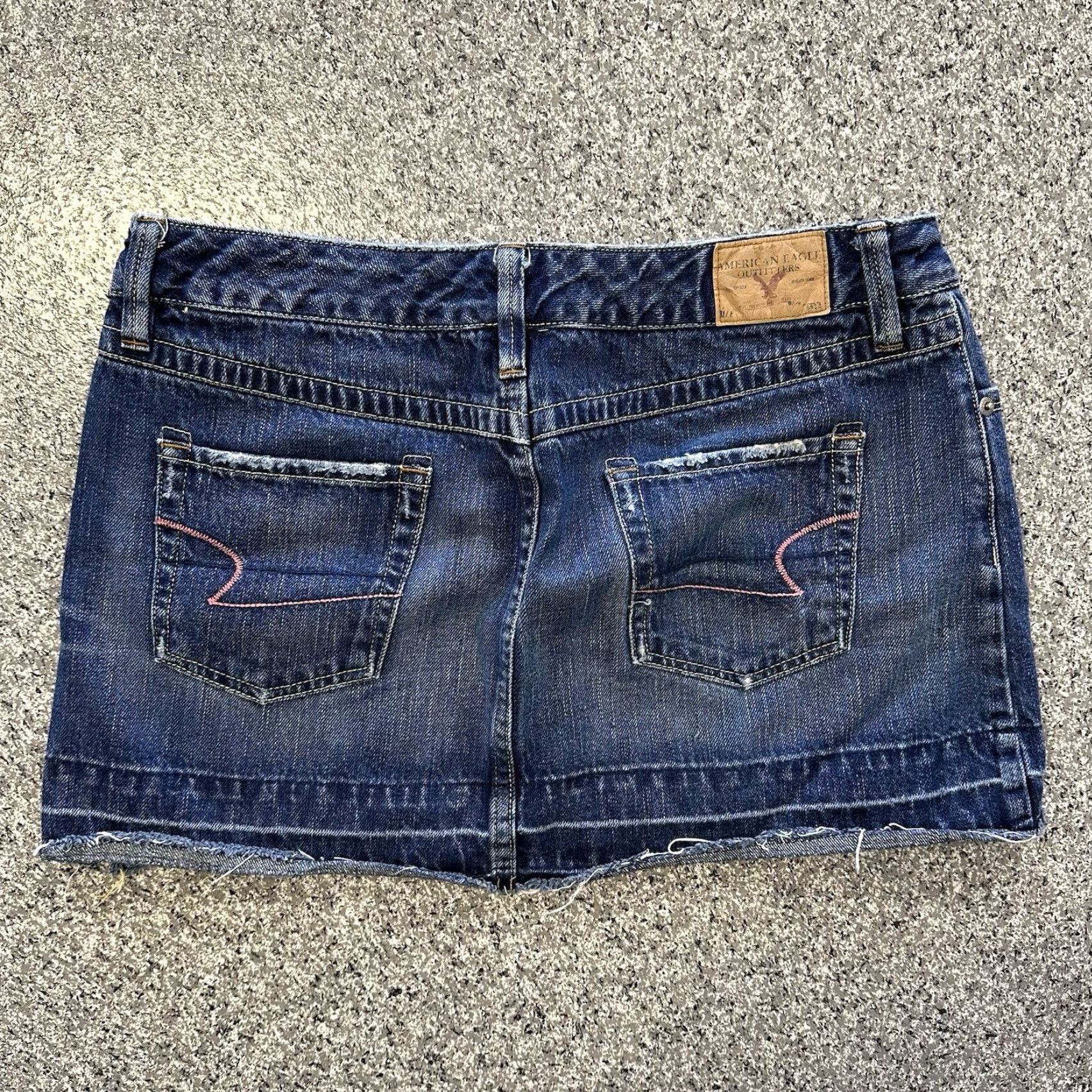 American Eagle Outfitters VINTAGE American Eagle Denim Skirt Mini Womens 8 Blue Distressed Hem 31x12 Y2K Size 30" / US 8 / IT 44 - 3 Thumbnail