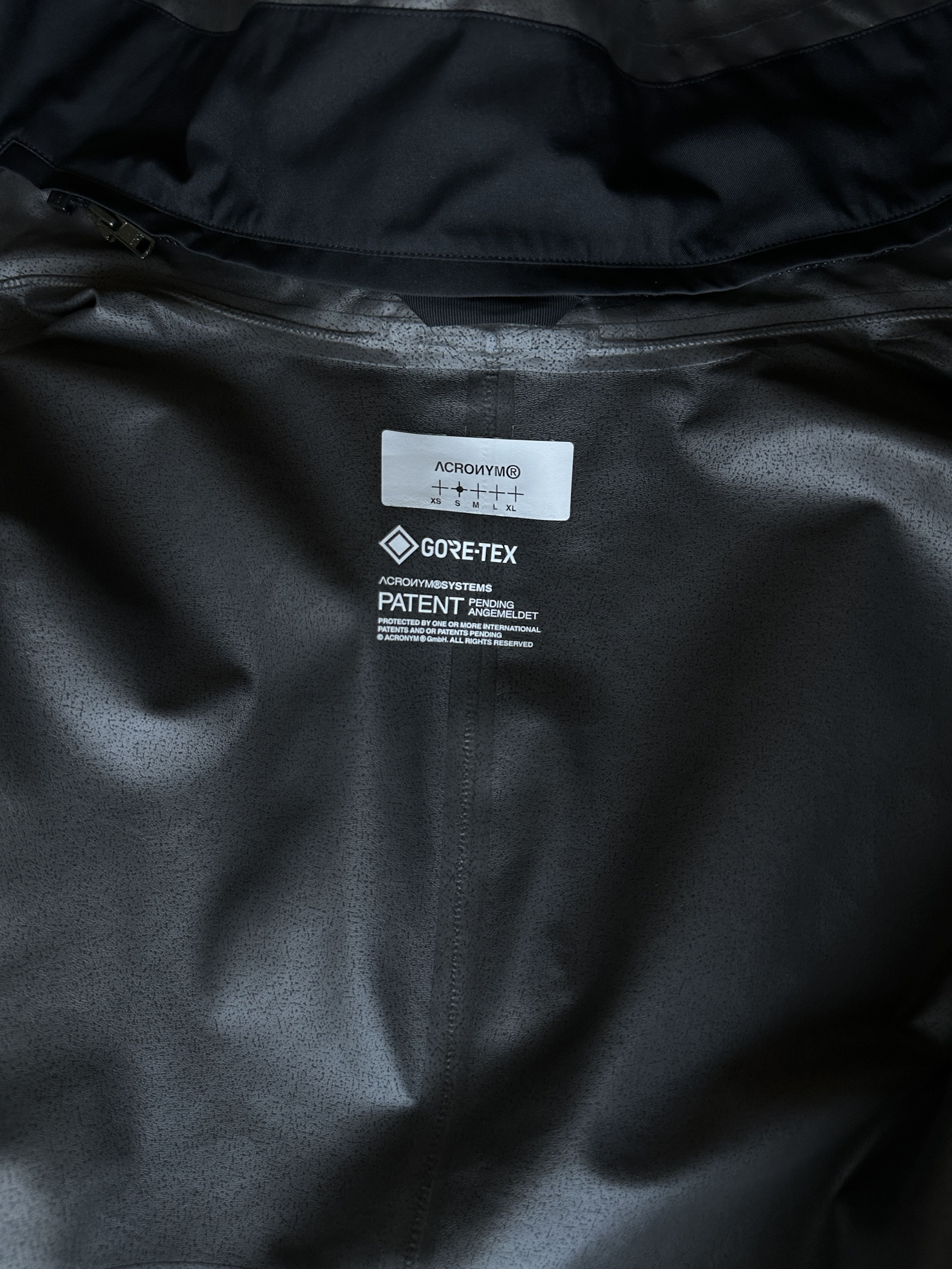 Acronym J61-GTV Size US S / EU 44-46 / 1 - 3 Thumbnail