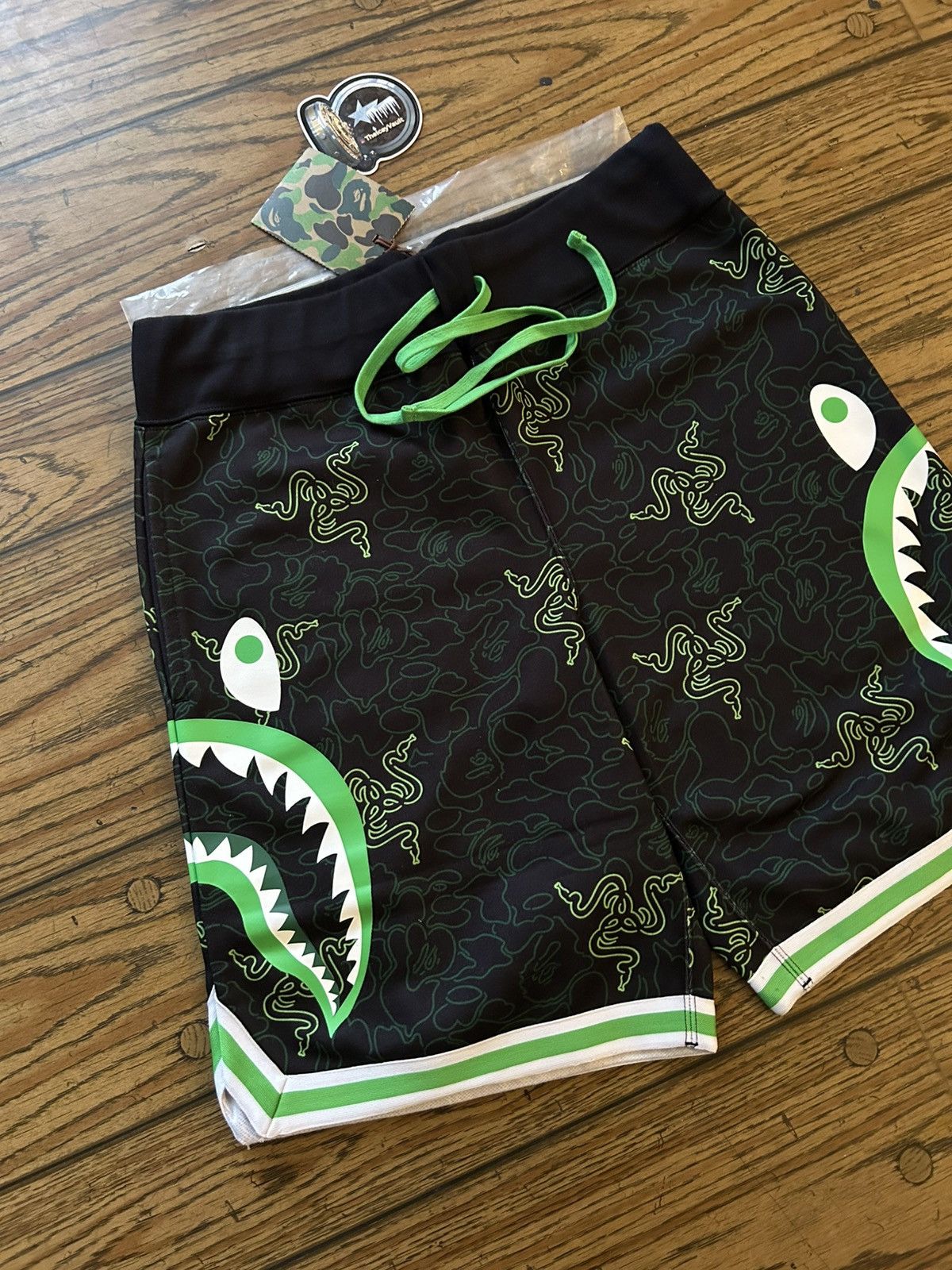 Bape Bape x Razer Collab Side Shark Sweat Shorts Size US 30 / EU 46 - 2 Thumbnail