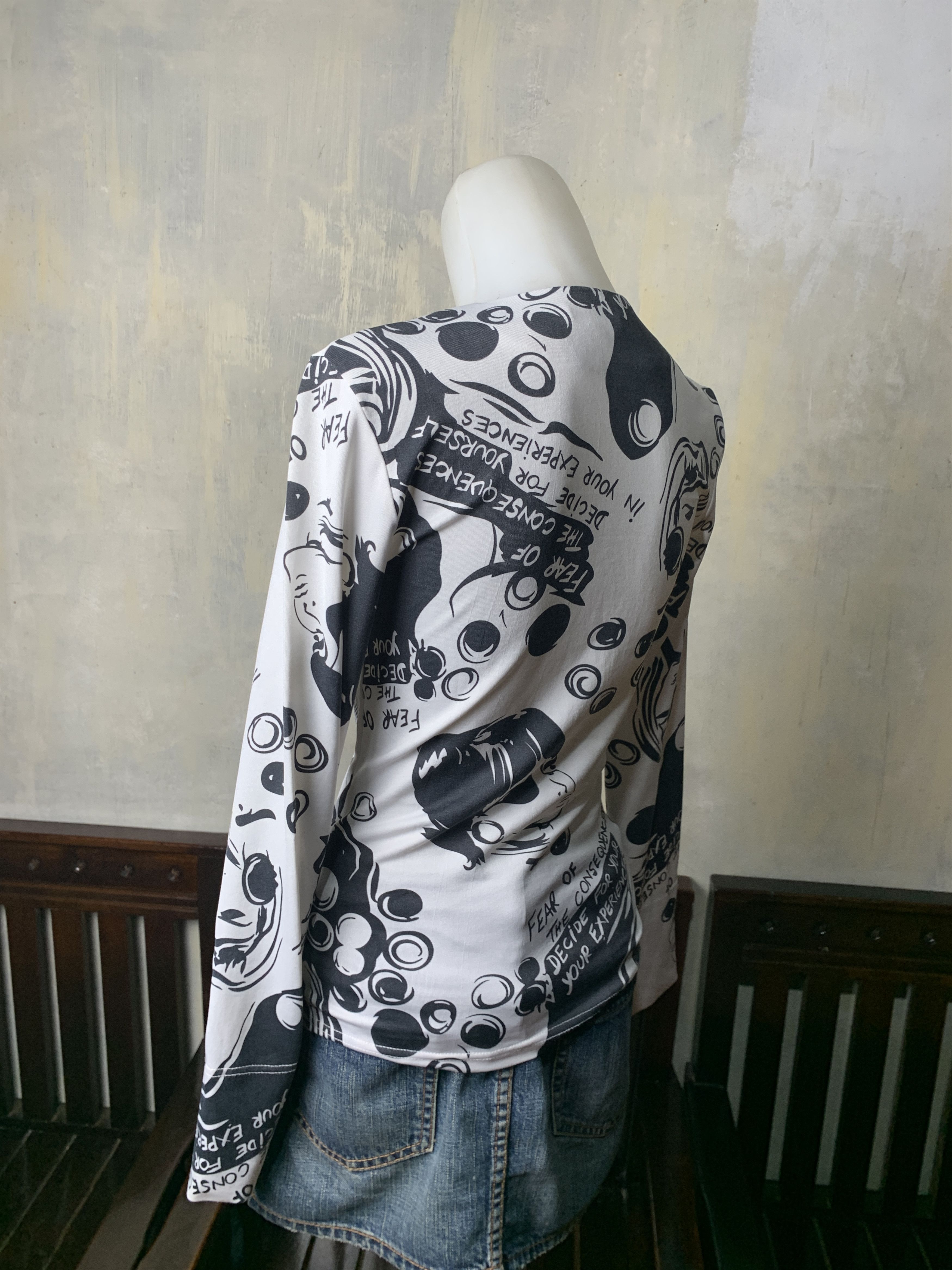 Japanese Brand Rossodisera Comic Girl Printed Top (S) Size S / US 4 / IT 40 - 3 Thumbnail