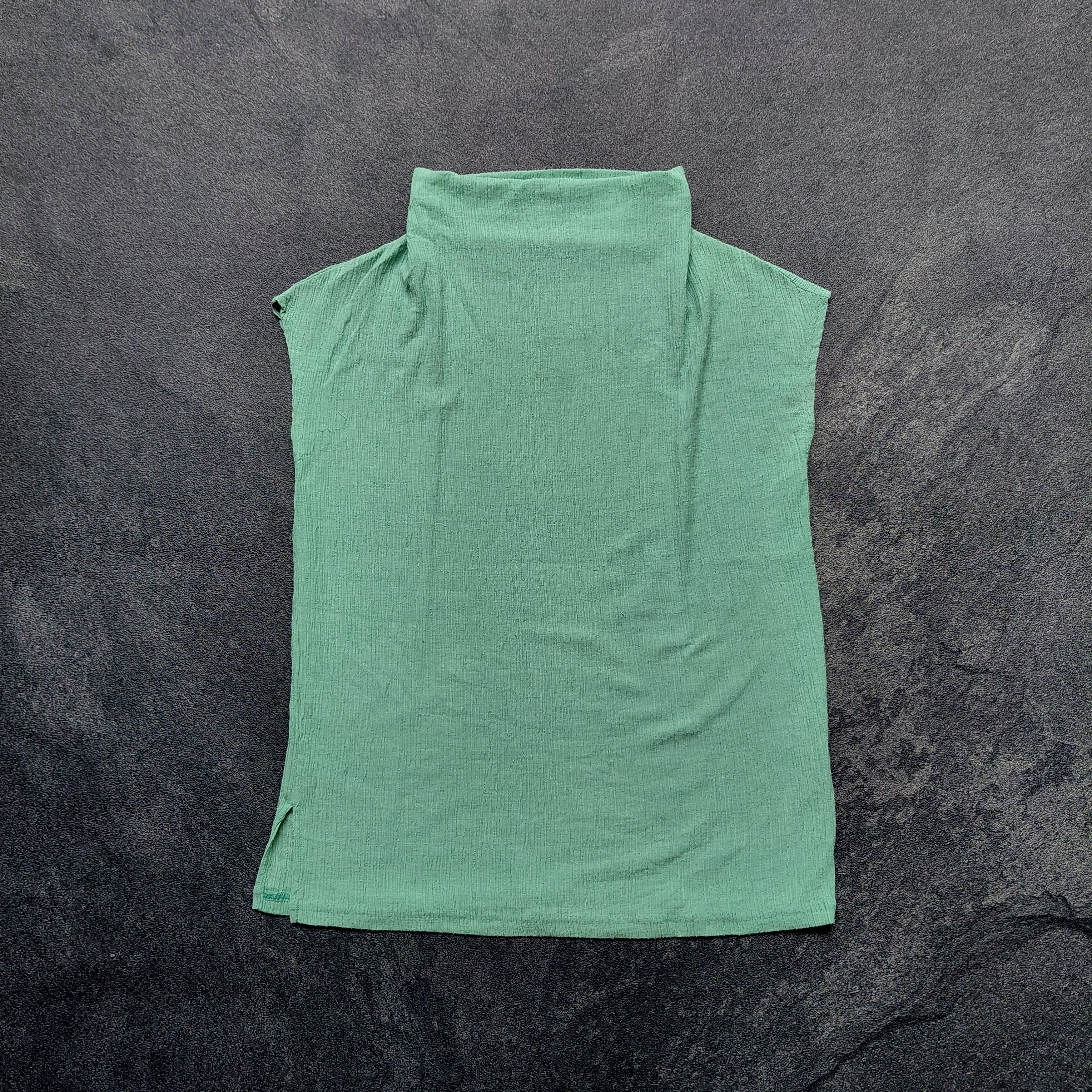 Issey Miyake Plantation Issey Miyake Plisse Vest Size M / US 6-8 / IT 42-44 - 1 Thumbnail