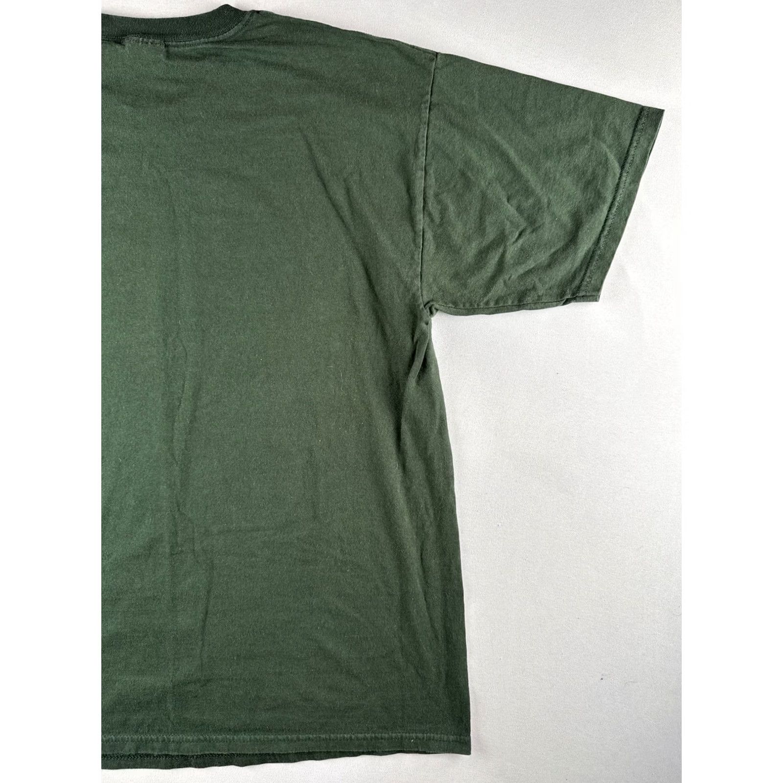 Gildan VINTAGE Gildan Oliver Tractor T-Shirt XL Green Farm Equipment Logo Tee Crew Neck Short Sleeve Mens Regular Cotton 2000s Retro Classic Size US XL / EU 56 / 4 - 7 Thumbnail