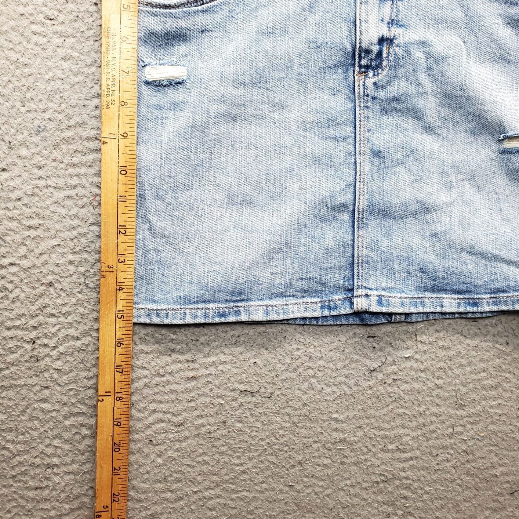 Garage Garage Womens Mini Skirt M Blue Denim Distressed Light Wash 5-Pocket Design Shorts? Size 32" / US 10 / IT 46 - 3 Thumbnail