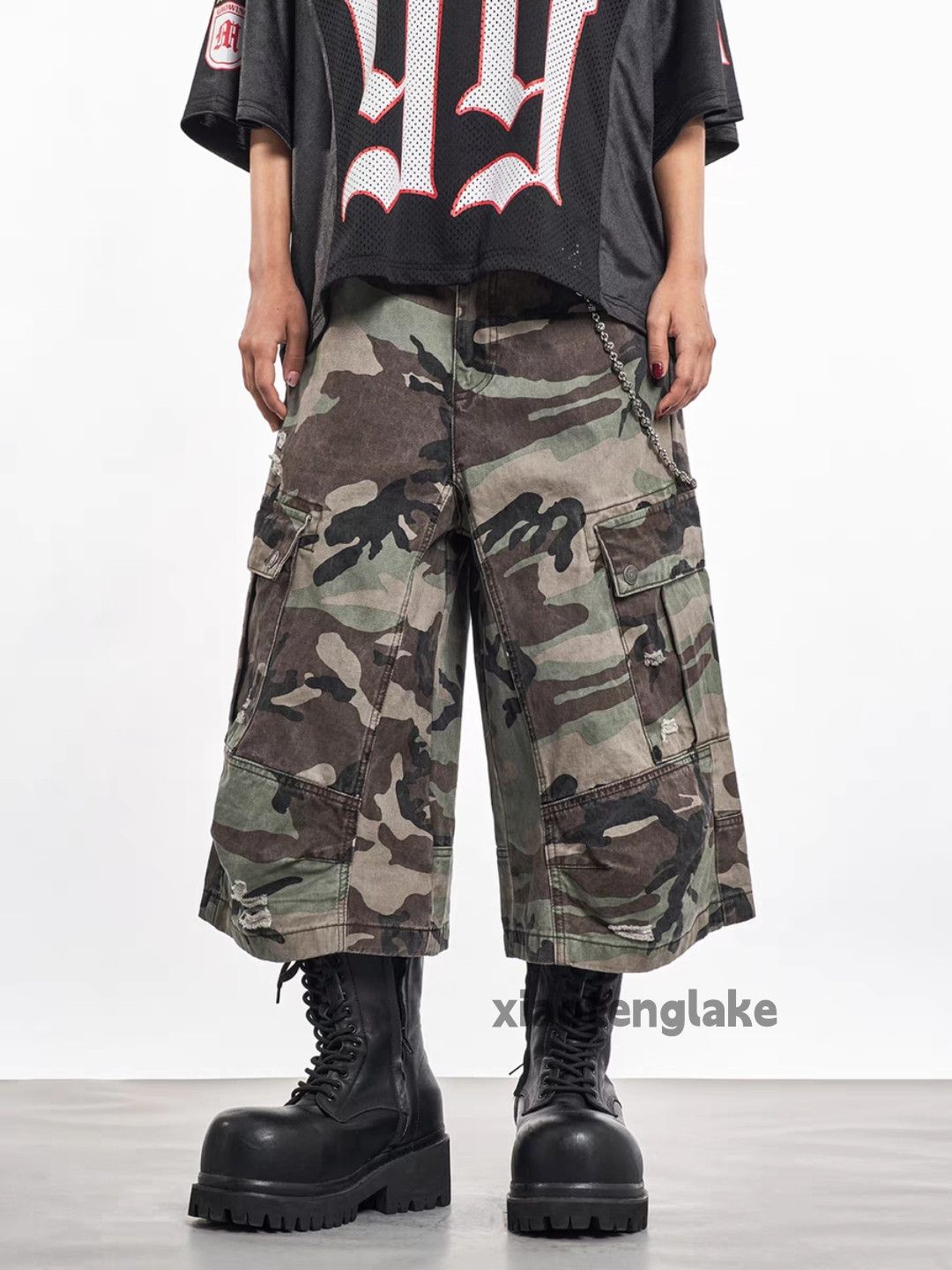 Designer Unisex military outdoor tactical cargo baggy camo shorts Size US 33 - 2 Thumbnail