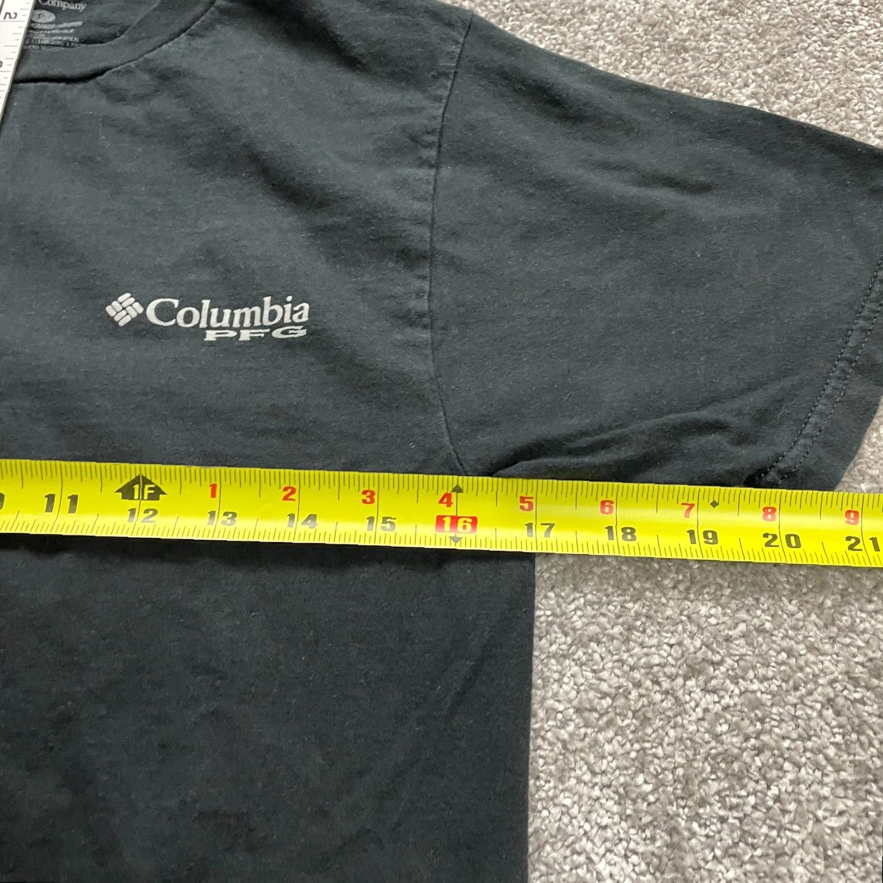 Vintage VINTAGE Columbia Men's Short Sleeve T-Shirt S Black Casual Fish Outdoor 90s Size US S / EU 44-46 / 1 - 8 Thumbnail