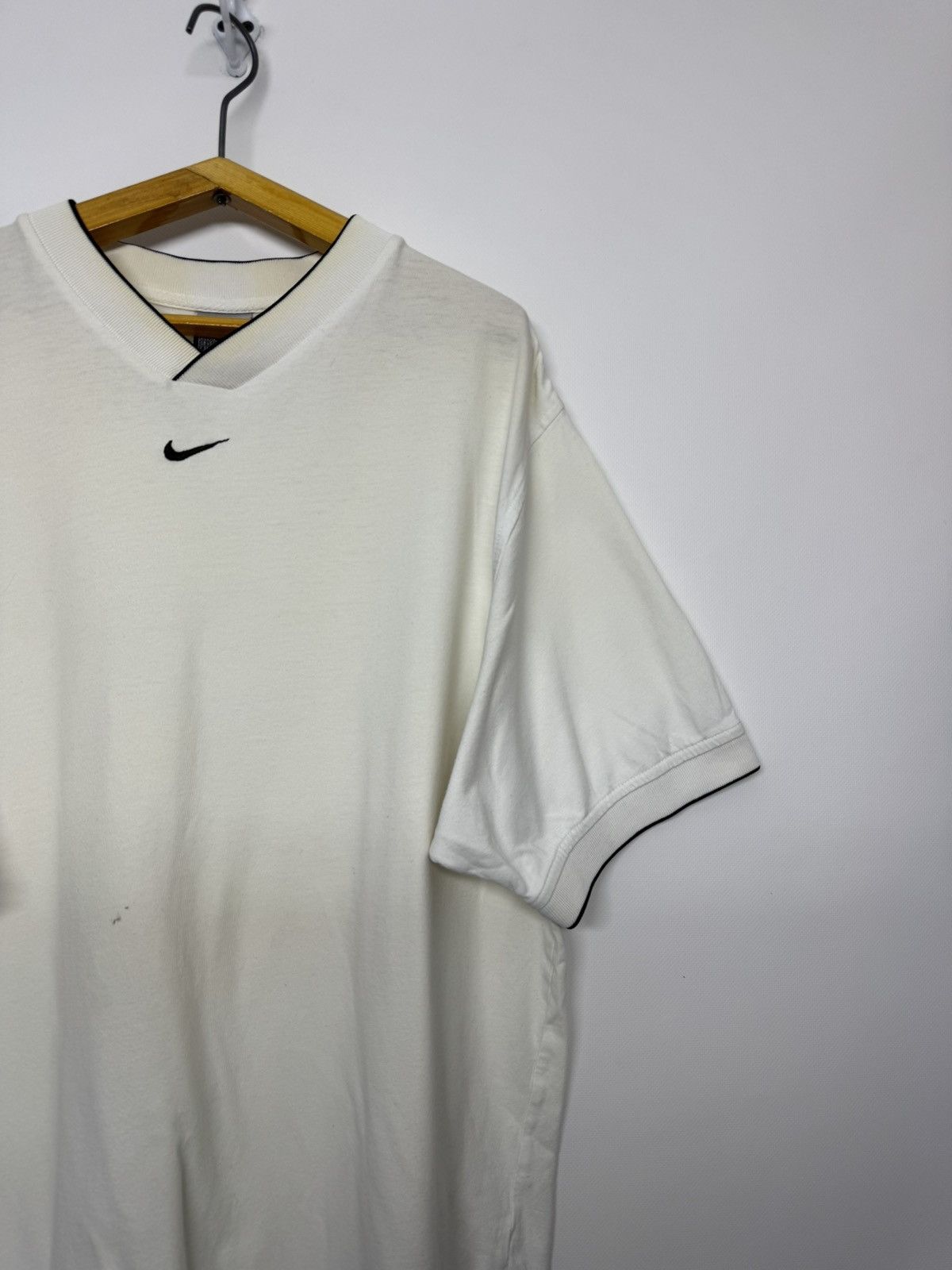Nike Vintage Y2k Nike swoosh streetwear center logo tee Size US XL / EU 56 / 4 - 5 Thumbnail