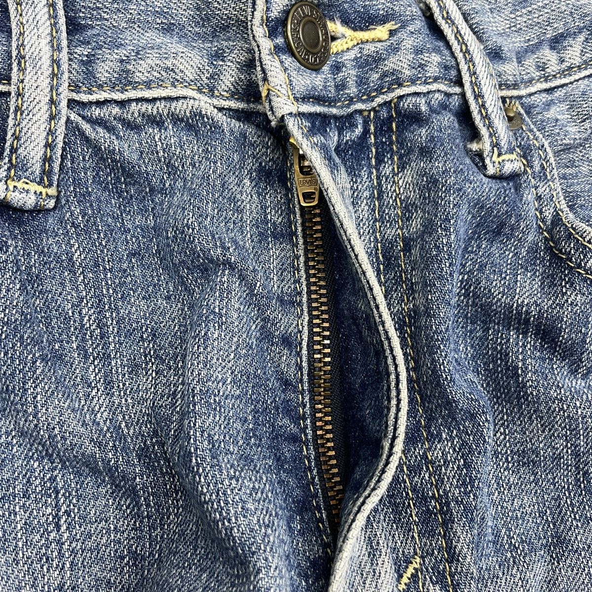 Levi's Vintage Levis 505 Distressed Blue Light Wash wc 368 Size US 32 / EU 48 - 5 Thumbnail