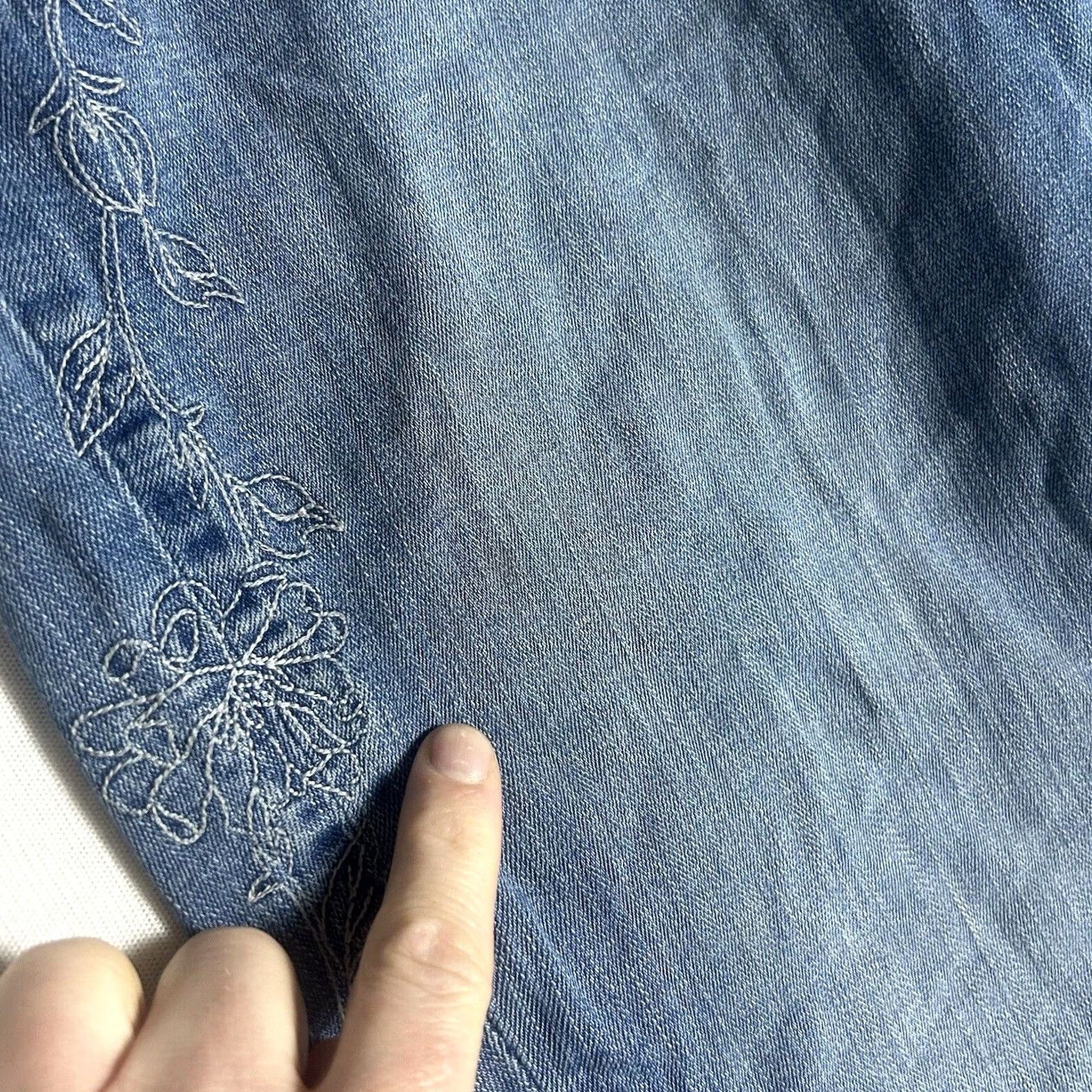 Levi's Levi's Jeans Bootcut Size 14 High Rise 32 x 32 Embroidered Denim Blue Womens Regular Stretch Comfort Modern Casual Size 36" / US 14 / IT 50 - 3 Thumbnail