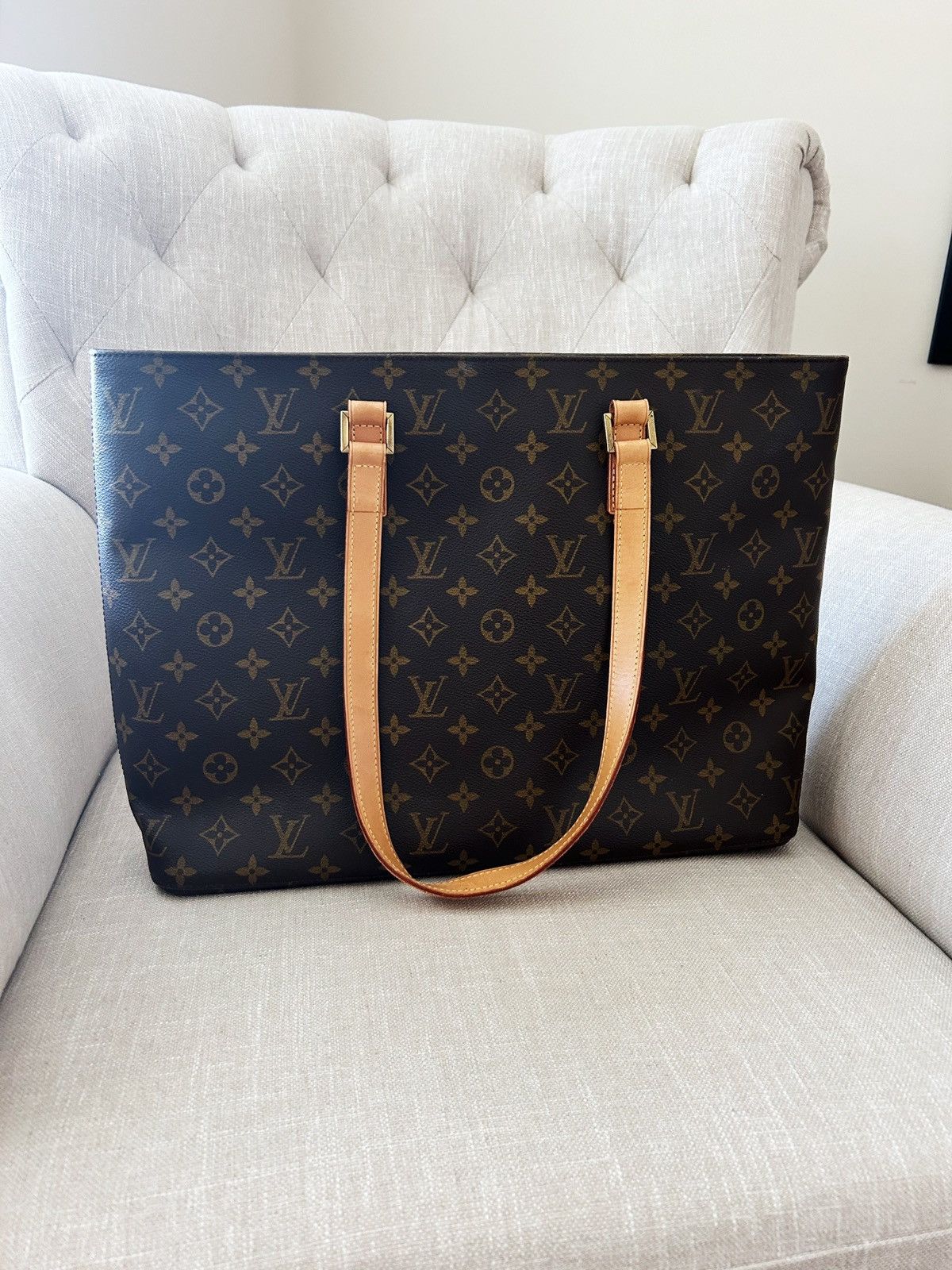 Louis Vuitton Louis Vuitton Monogram Luco Bag Size ONE SIZE - 2 Thumbnail