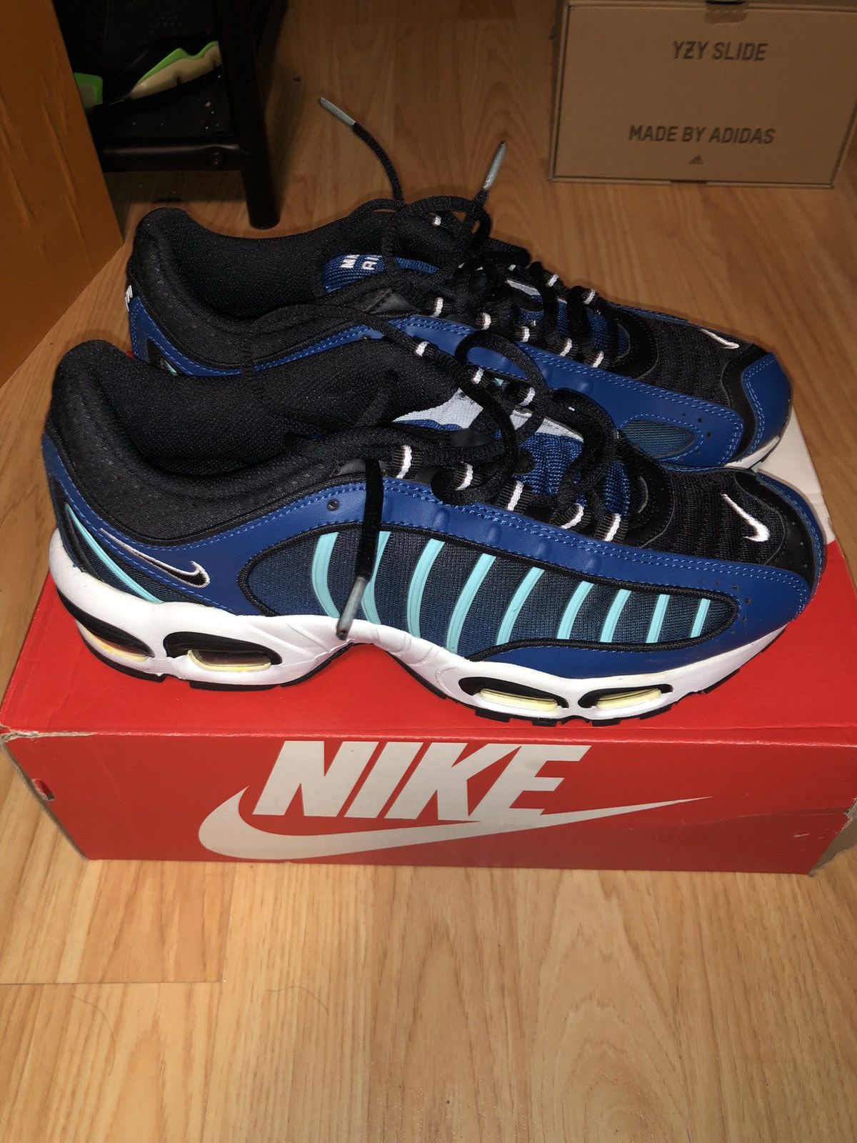 Nike Nike Air Max Tailwind IV - Size 9.5 Size US 9.5 / EU 42-43 - 4 Thumbnail