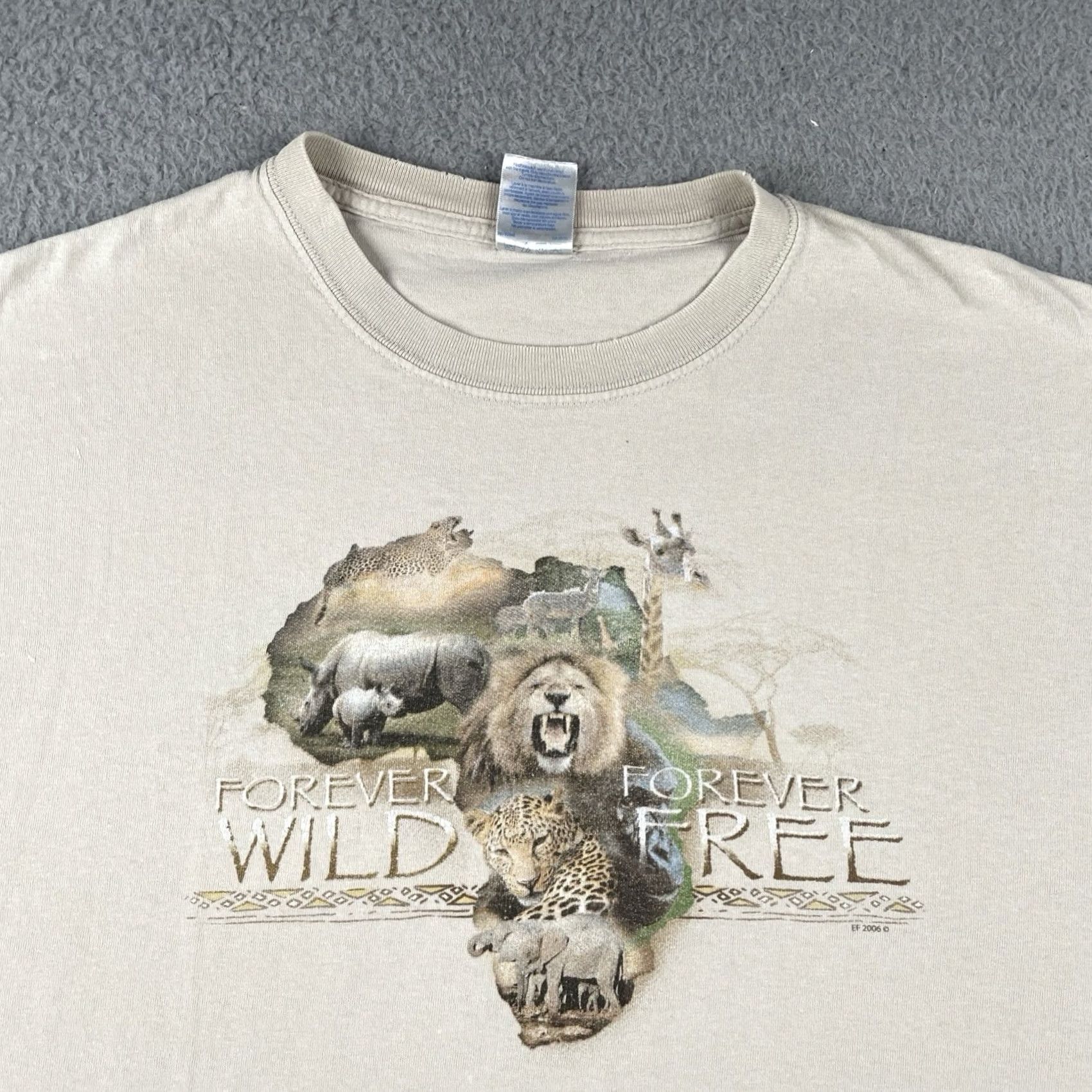 Gildan VINTAGE Shirt XL 2006 Forever Wild Forever Free African Safari Lion Elephant Rhino Size US XL / EU 56 / 4 - 2 Thumbnail