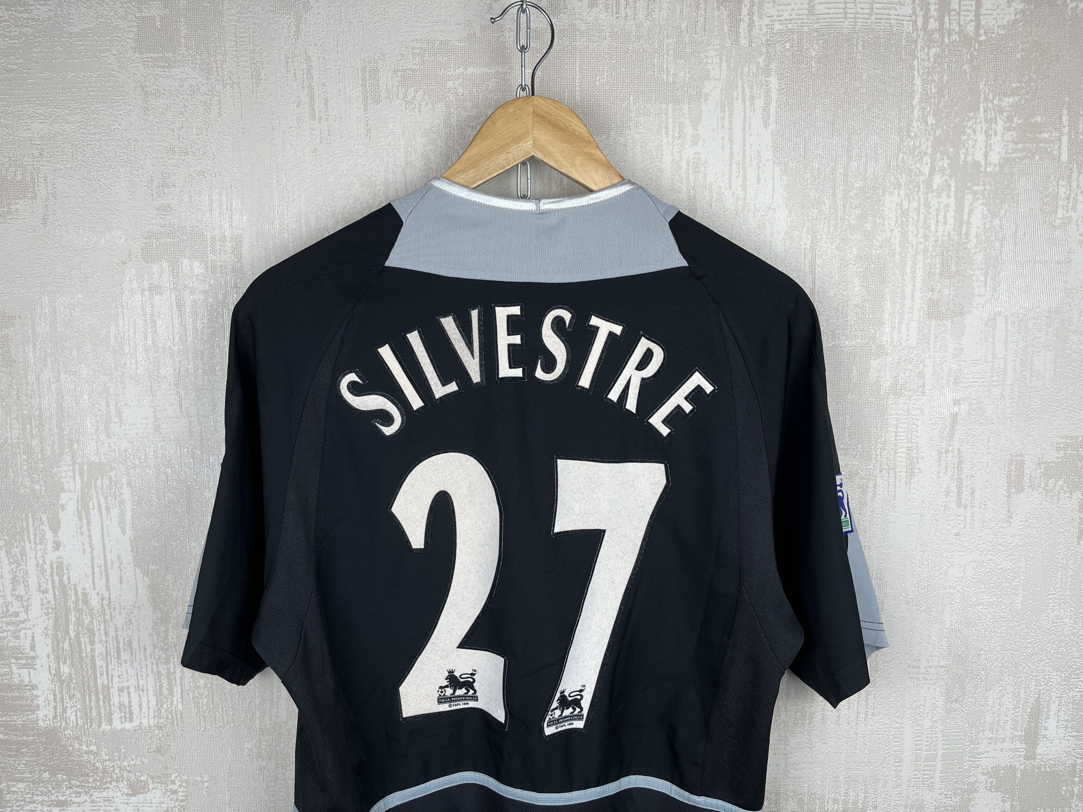 Nike 2002-2004 Manchester United # 27 Silvestre Soccer Jersey Size US S / EU 44-46 / 1 - 3 Thumbnail