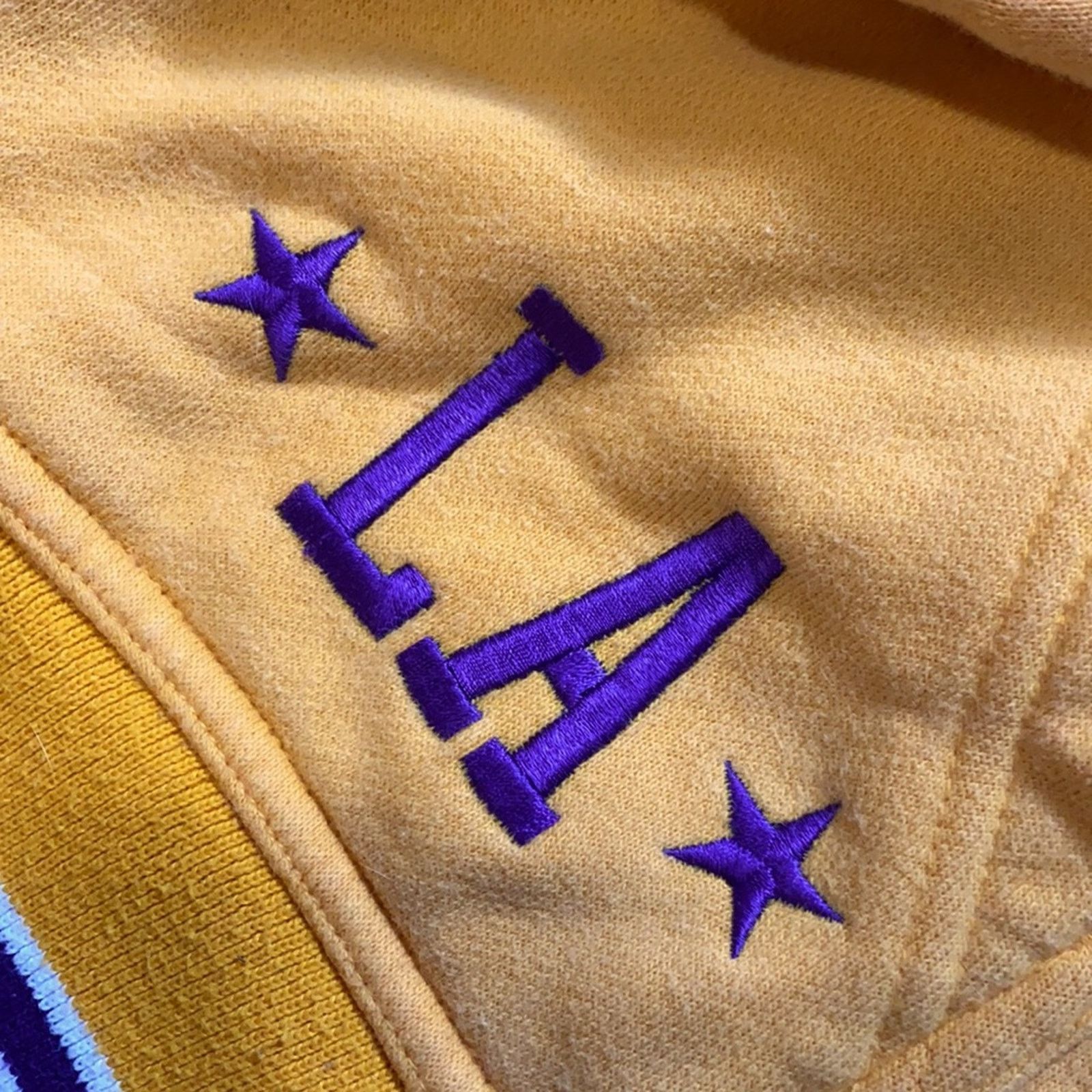 Nike 90s Nike LA Lakers Center Swoosh Hoodie Size US L / EU 52-54 / 3 - 7 Thumbnail