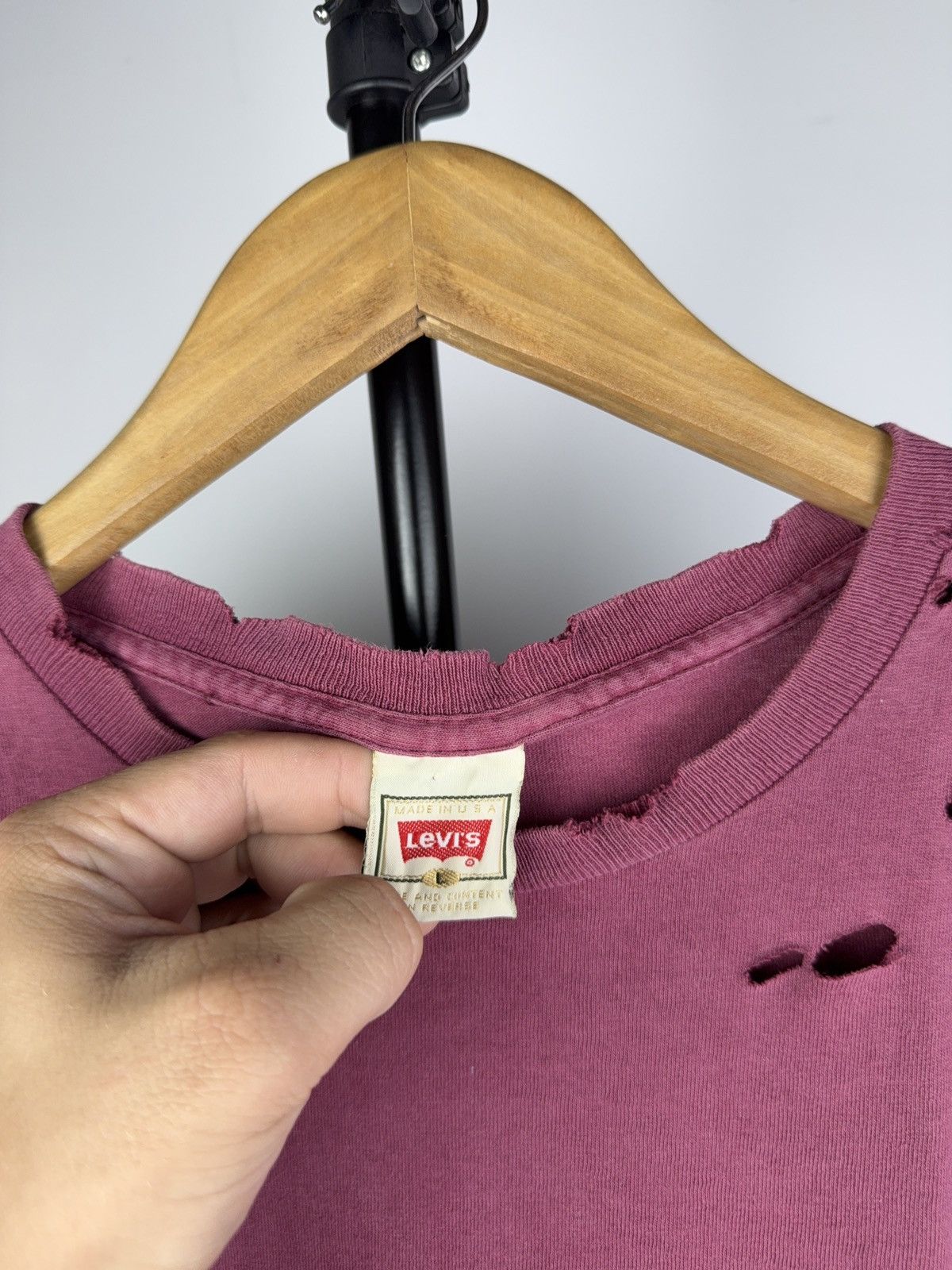 Levi's Vintage Clothing Vintage 90s Retro Levi’s Distressed Faded Tee shirt Size US L / EU 52-54 / 3 - 8 Thumbnail