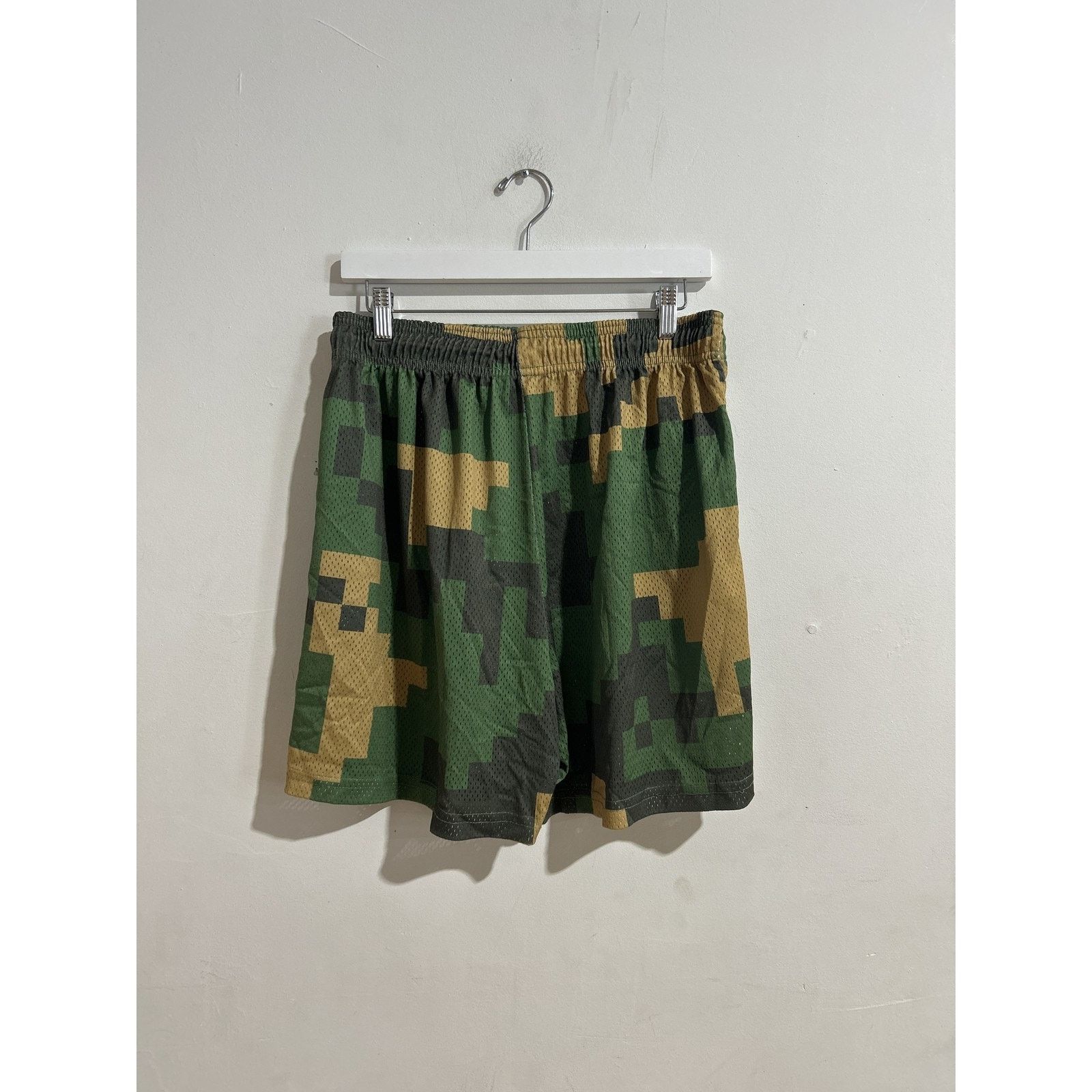 Eric Emanuel ERIC EMANUEL EE BASIC DIGI CAMO GREEN SHORTS SIZE XXL Size US 33 - 4 Thumbnail