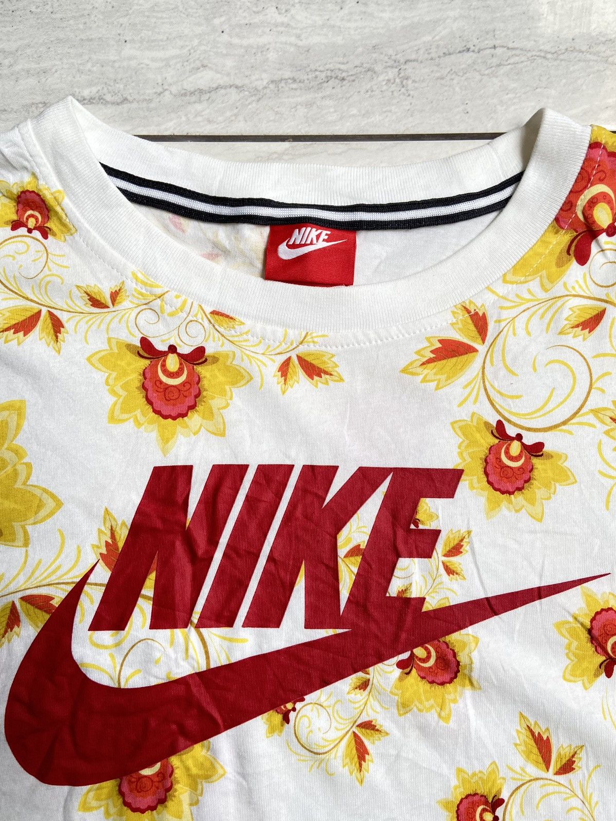Nike NIKE Flower Patterned Crop Top T-Shirt Size US M / EU 48-50 / 2 - 6 Thumbnail