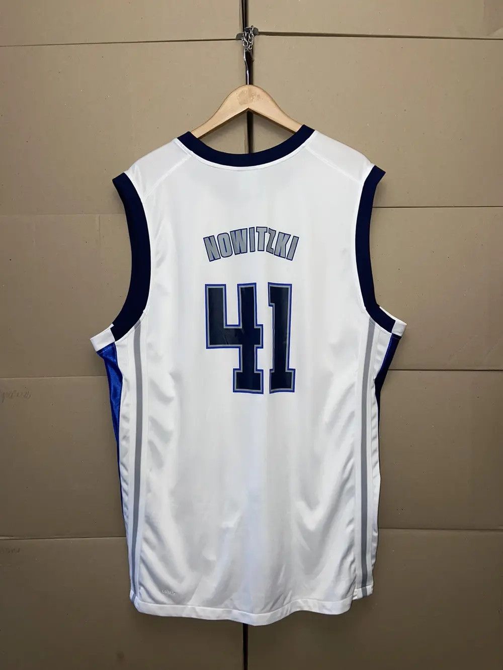 NBA VINTAGE NIKE NOWITZKY 41 BASKETBALL NBA JERSEY SHIRT USA Y2K Size US L / EU 52-54 / 3 - 1 Thumbnail