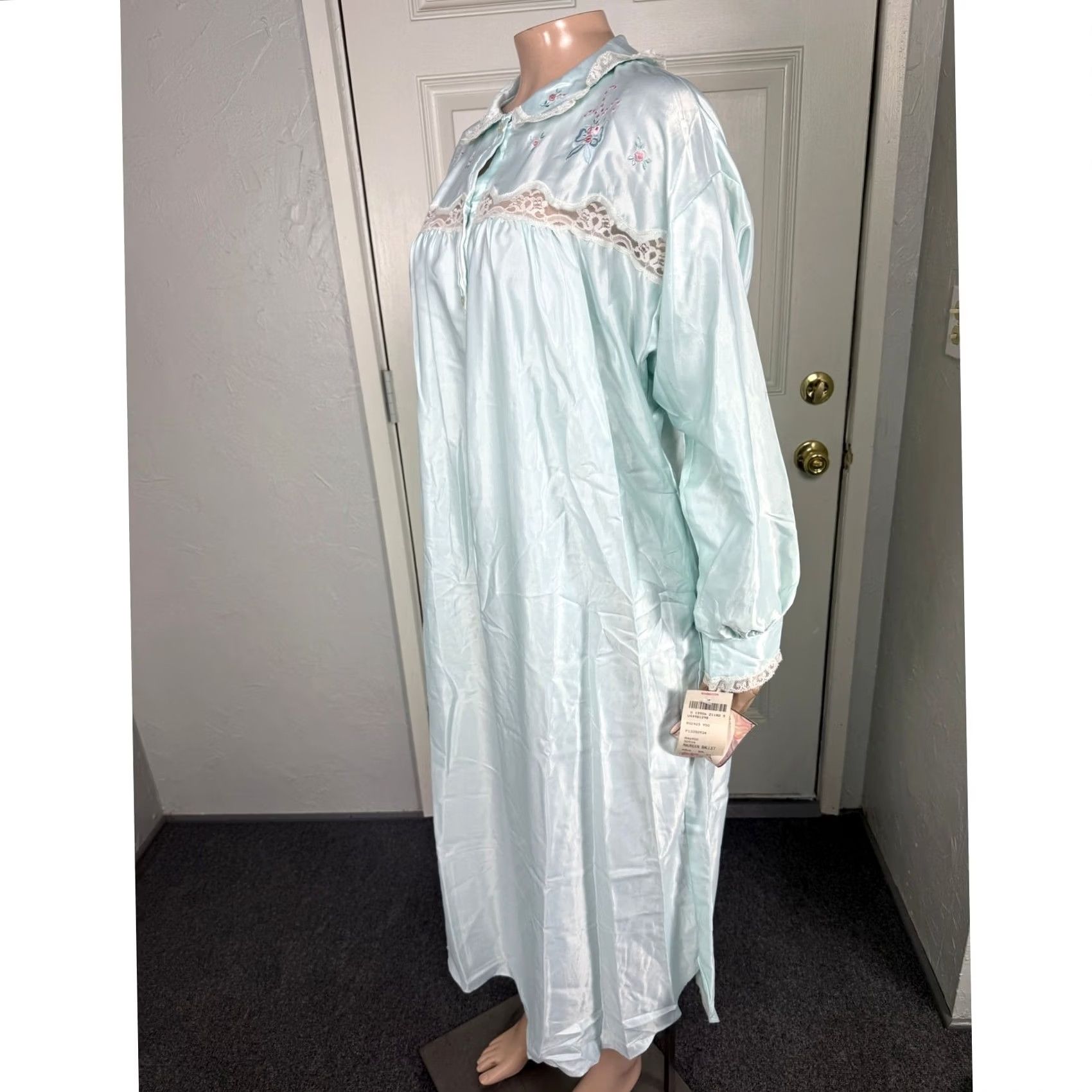 Vintage VINTAGE Barbizon Nightgown PS Small Blue Satin Embroidered Lace NOS 1980s Eveningwear Womens Size ONE SIZE - 4 Thumbnail