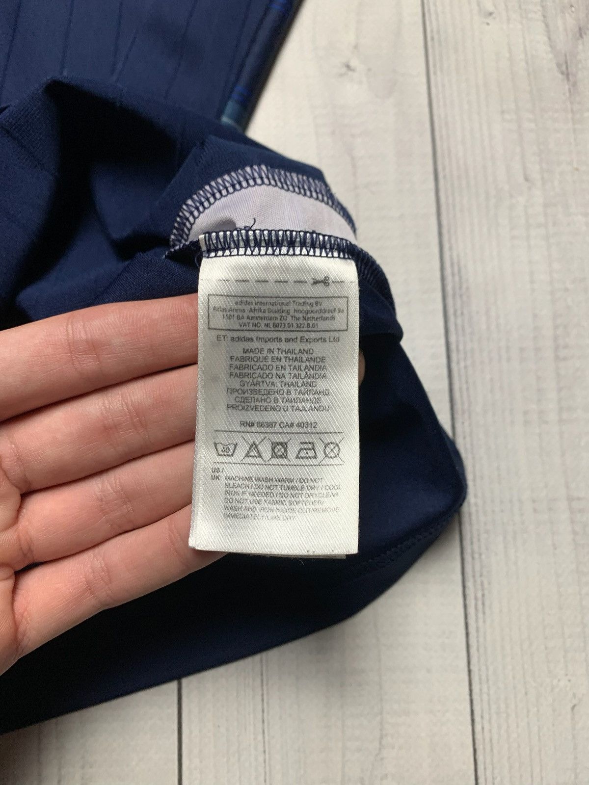 Adidas × Vintage Vintage adidas Scotland soccer jersey size S Size US S / EU 44-46 / 1 - 4 Thumbnail