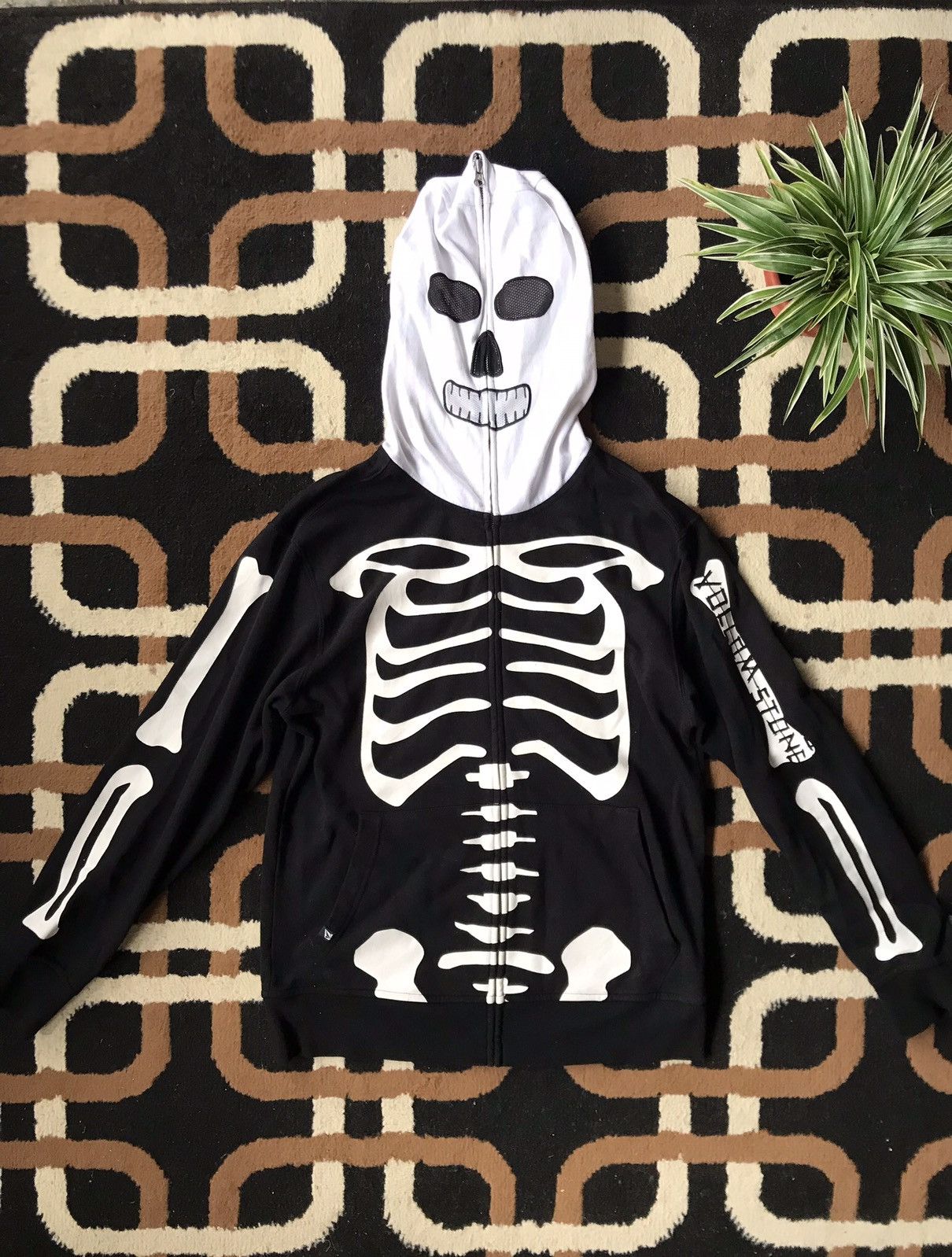 Volcom 🔥 🔥 OFFER ME NOW ‼️ Rare Volcom Skull Skeleton Hoodie Size US M / EU 48-50 / 2 - 1 Thumbnail