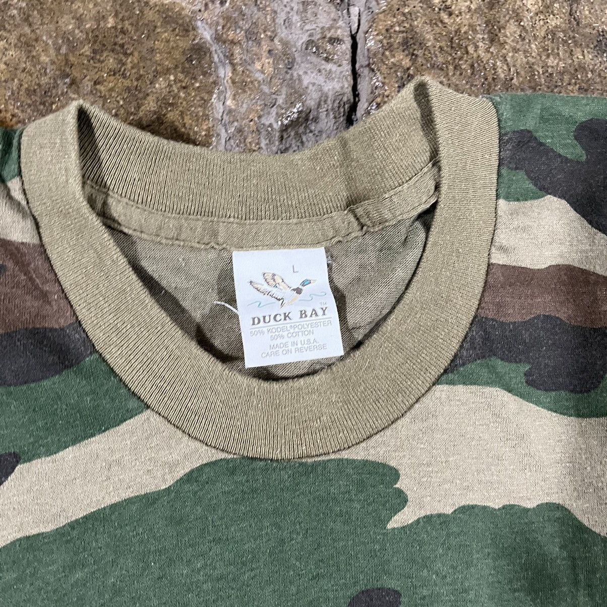 Vintage Vintage 90s Military Camo Tee Shirt Grunge Essential Size US L / EU 52-54 / 3 - 4 Thumbnail
