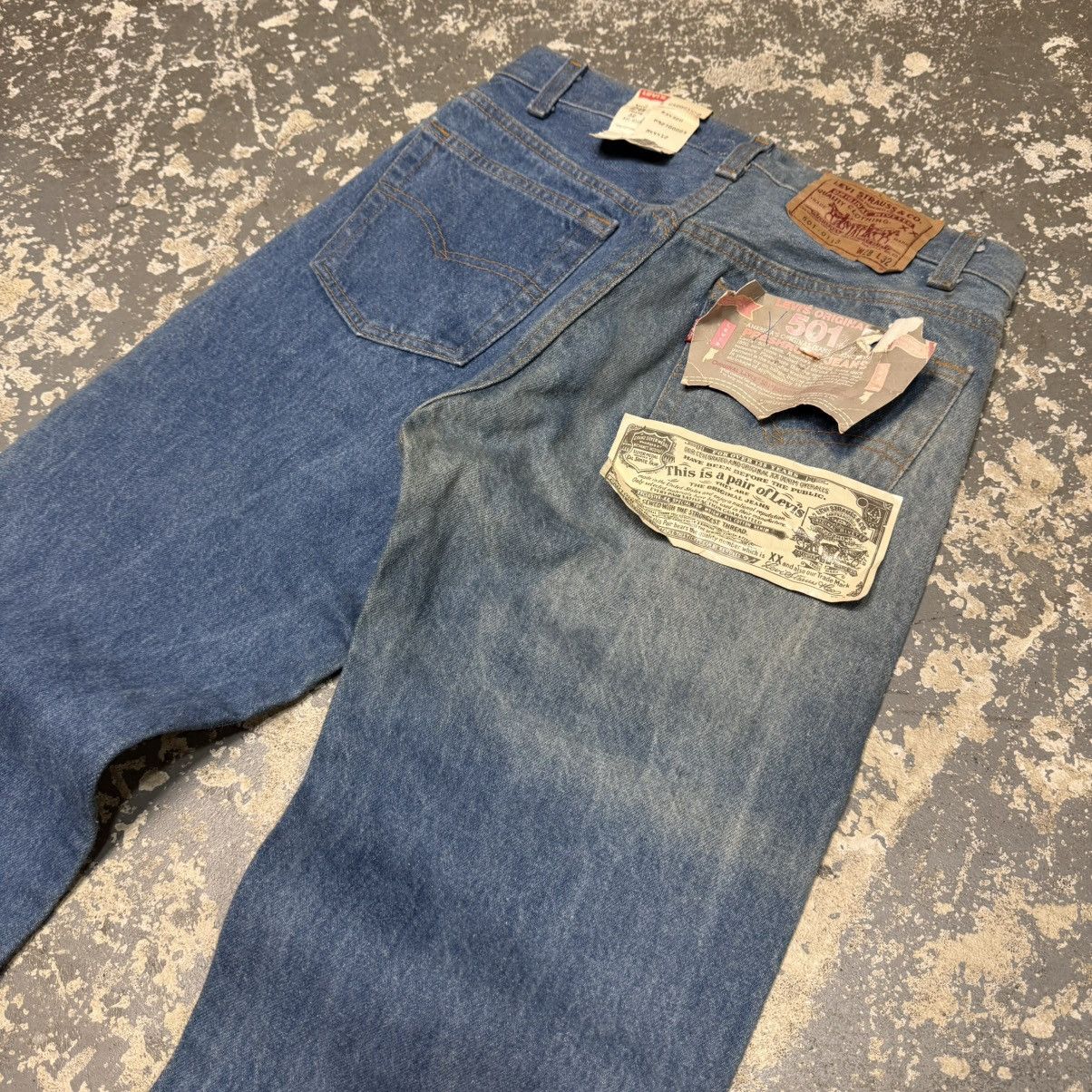 Levi's Vintage Levi’s 501 0113 Light Blue Denim Jeans USA NWT Size US 28 / EU 44 - 15 Thumbnail