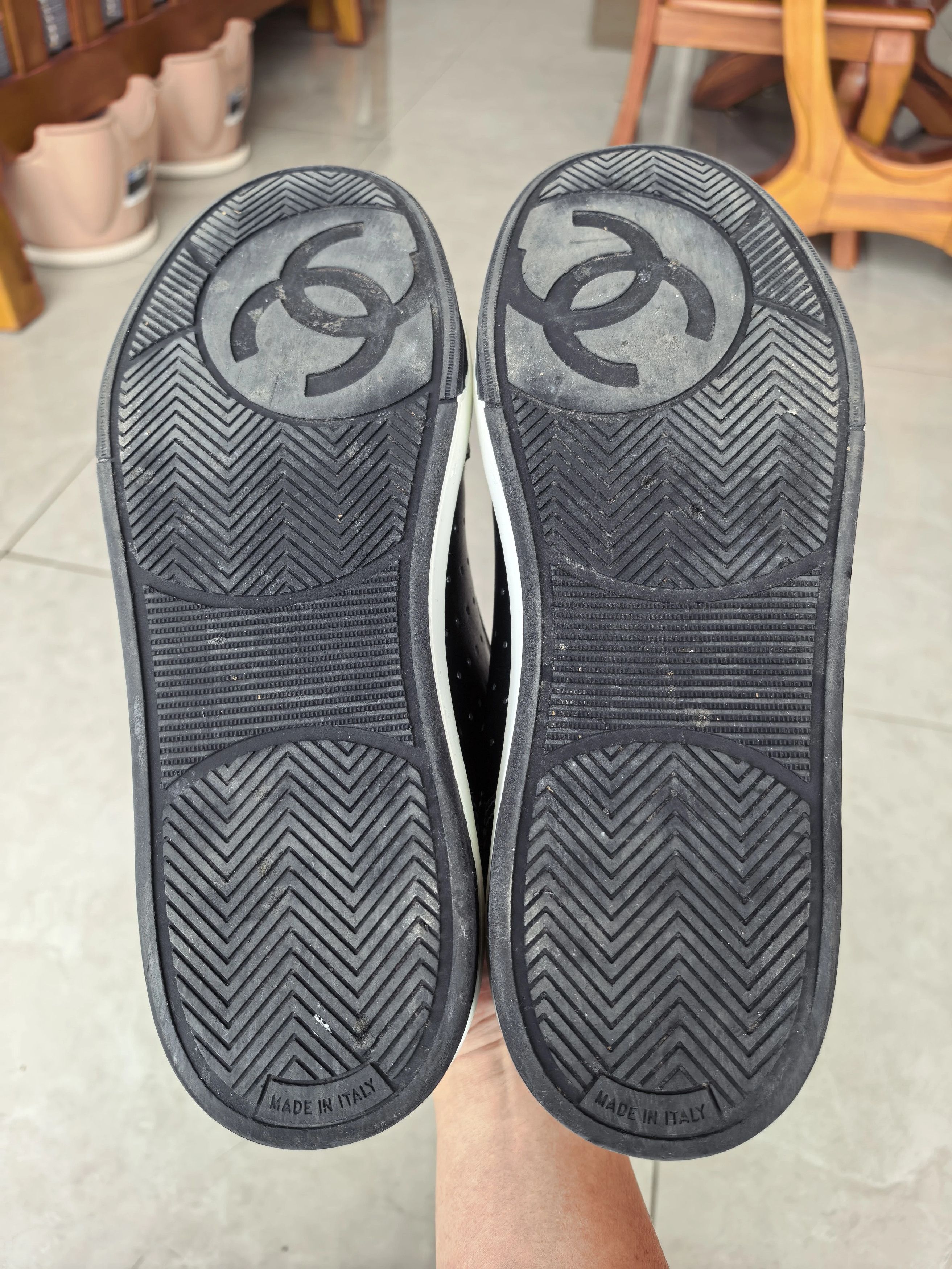 Chanel Chanel Leather Logo Back Sneakers 42 (Fits 43) Size US 9 / EU 42 - 9 Thumbnail