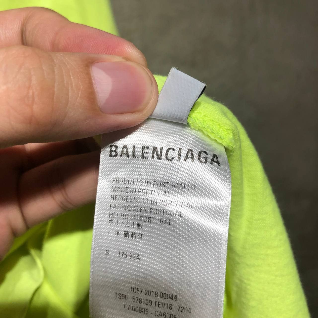 Balenciaga Balenciaga Neon Logo patch detail tee Size US L / EU 52-54 / 3 - 12 Thumbnail