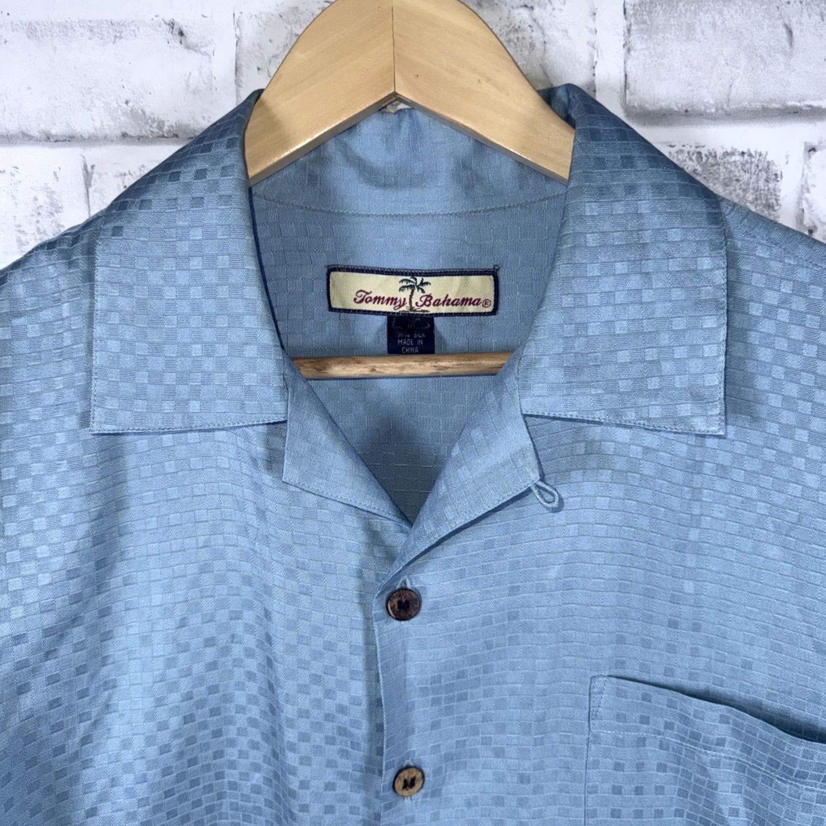 Tommy Bahama VINTAGE Tommy Bahama Blue Embroidered Hawaiian Shirt Mens Size M Size US M / EU 48-50 / 2 - 3 Thumbnail