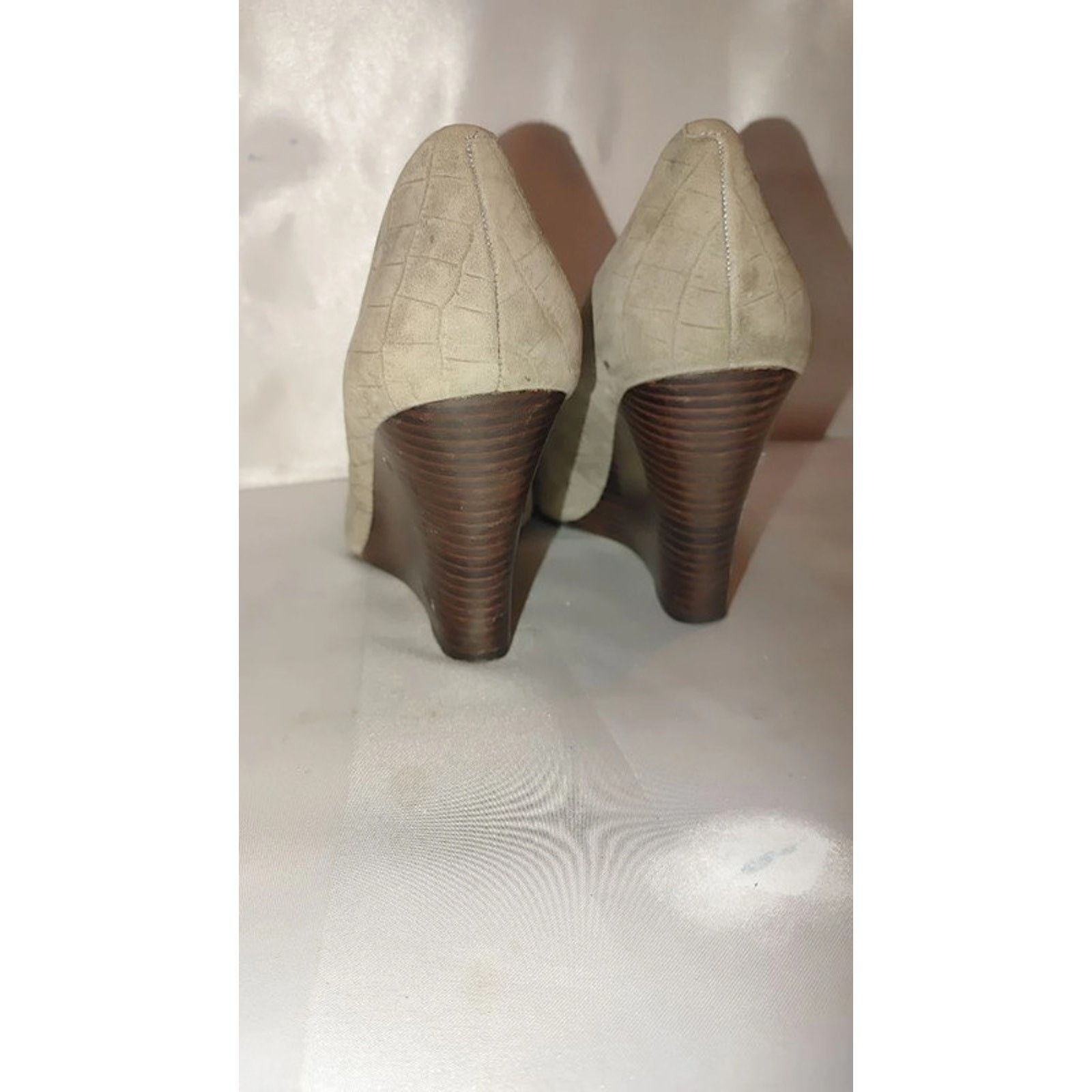 Banana Republic Banana Republic Wedge Leather Heels Size 10 Size US 10 / IT 40 - 7 Thumbnail