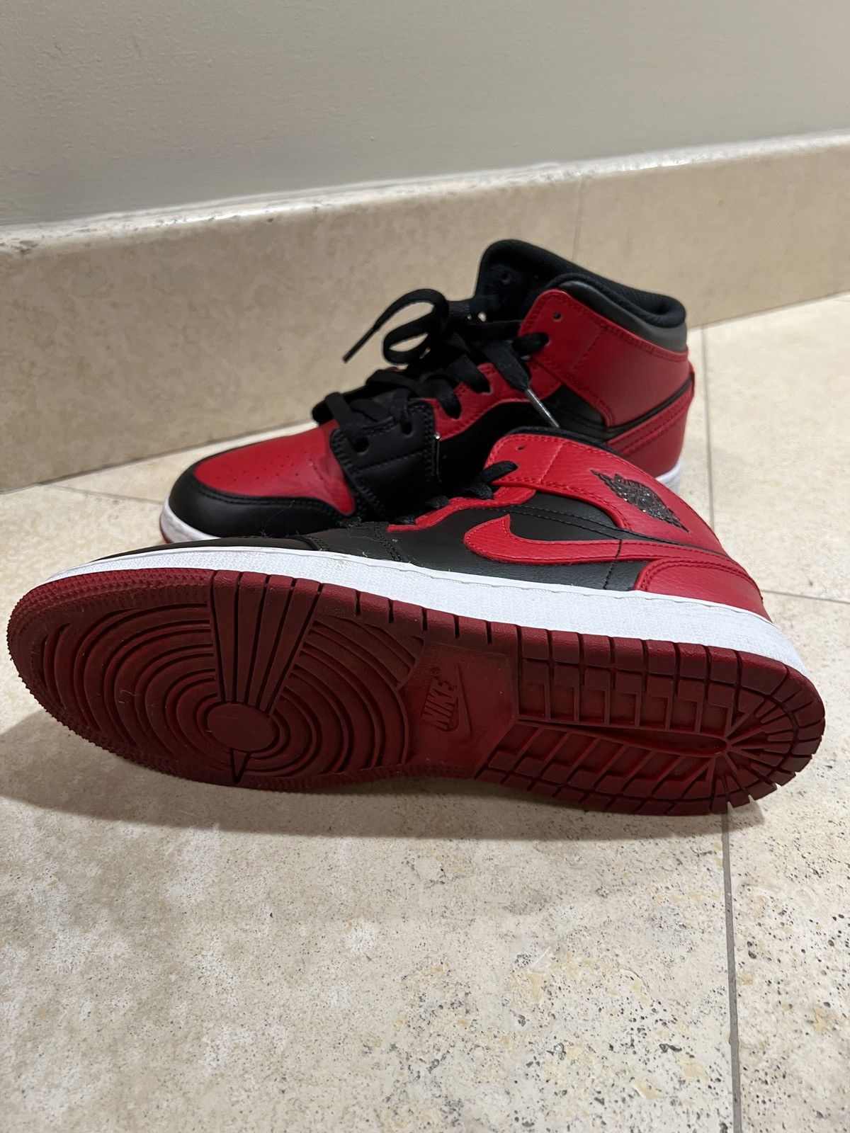 Nike Air Jordan 1 Mid Bred Size US 7 / IT 37 - 5 Thumbnail