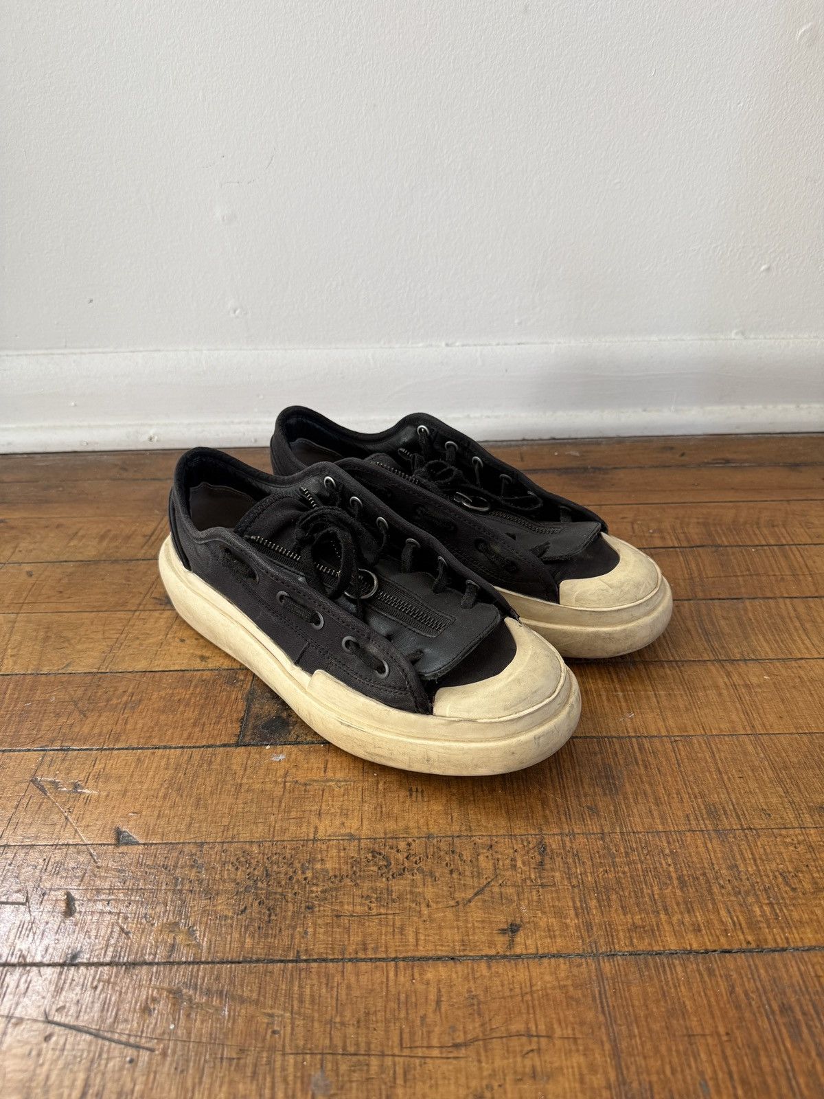 Y-3 Y-3 Classic Court Low V1 Size US 7 / EU 40 - 1 Thumbnail
