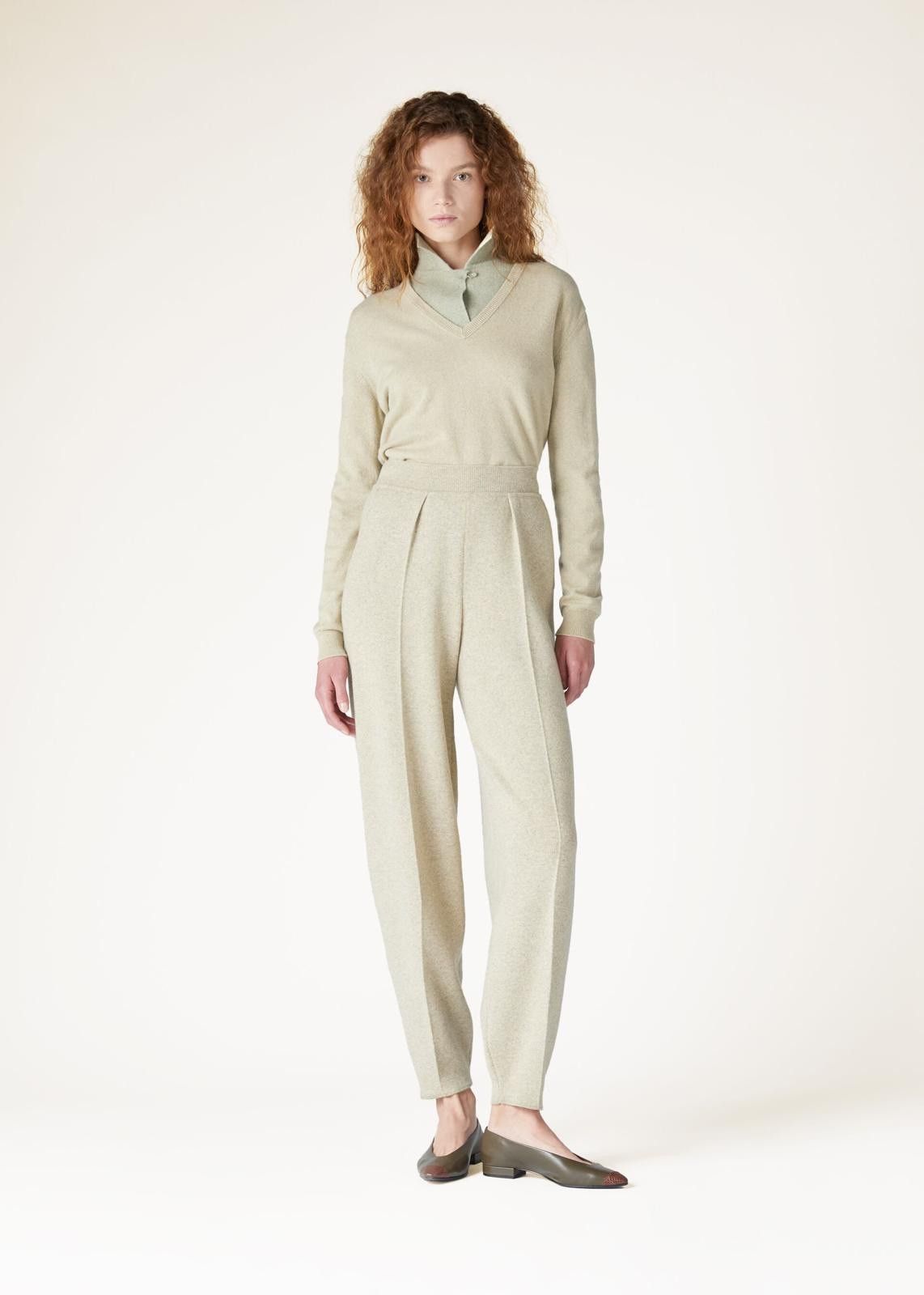 Loro Piana o1srvl11e0125 FAO1994 Arona V-Neck Sweater in Beige Size S / US 4 / IT 40 - 3 Thumbnail
