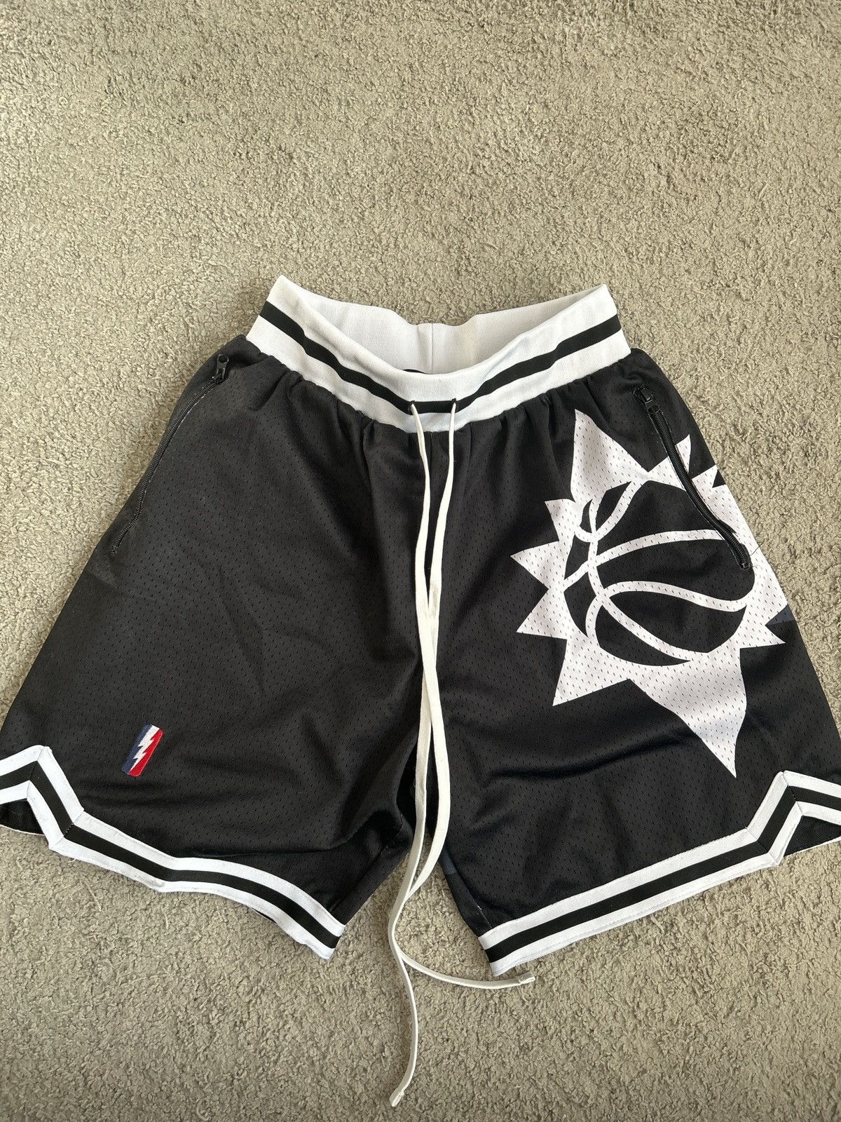 Men’s size medium Collect and Select Phoenix Suns shorts