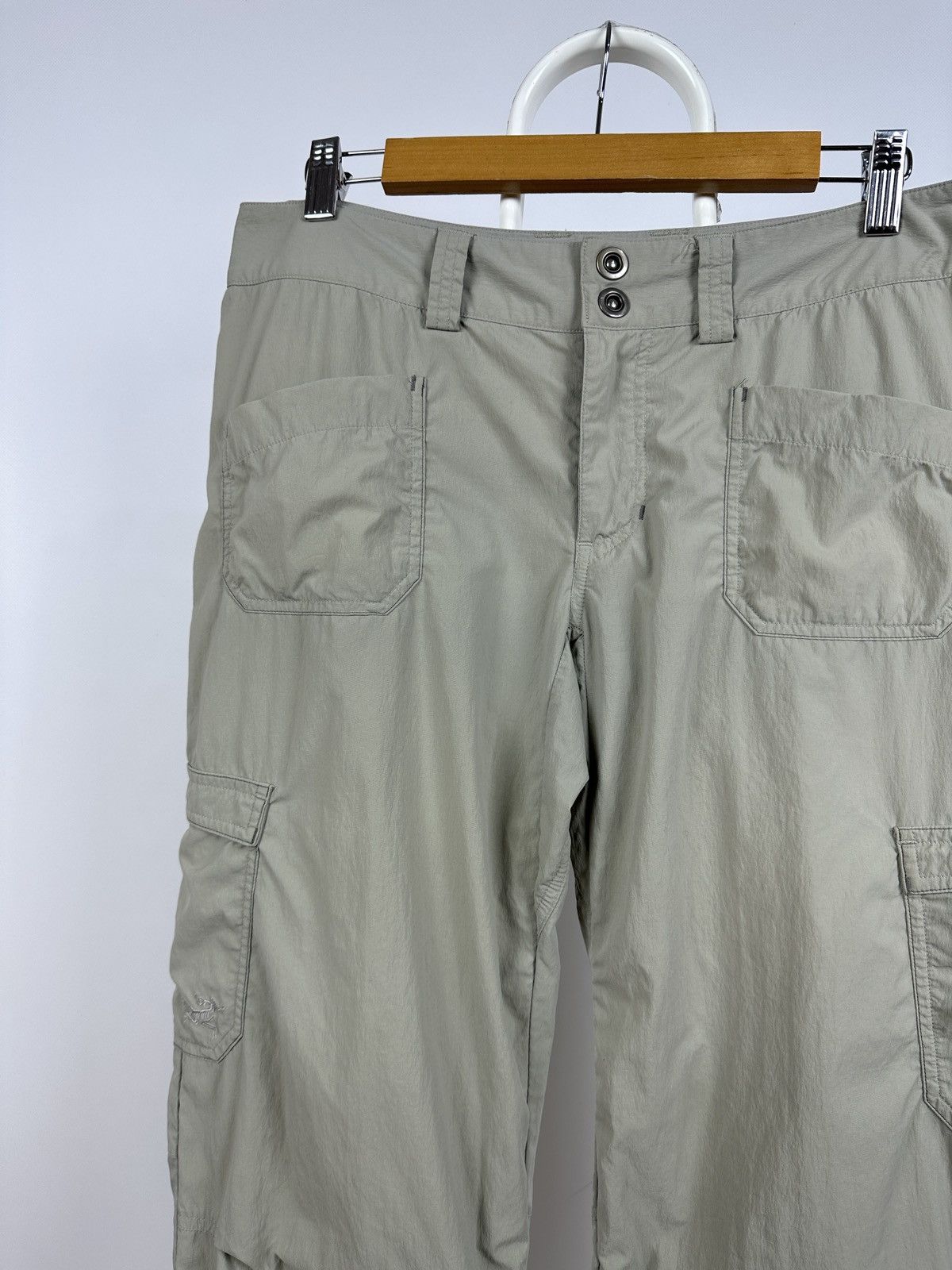 Arc'teryx Vintage Arcteryx Nylon Light Grey Cargo Pants Travis Style Size US 31 - 9 Thumbnail