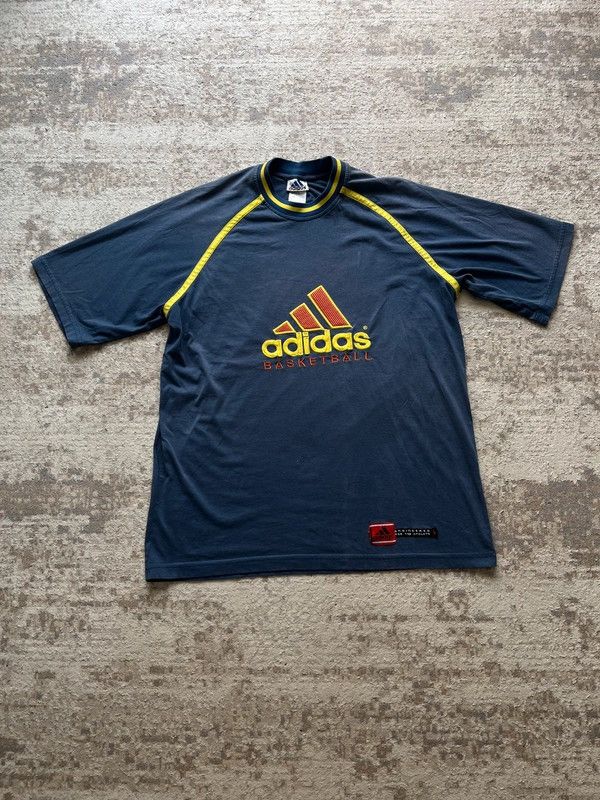 Adidas OG Adidas Basketball Sz L Big Logo T-Shirt Vintage 90s Rare Size US L / EU 52-54 / 3 - 1 Thumbnail