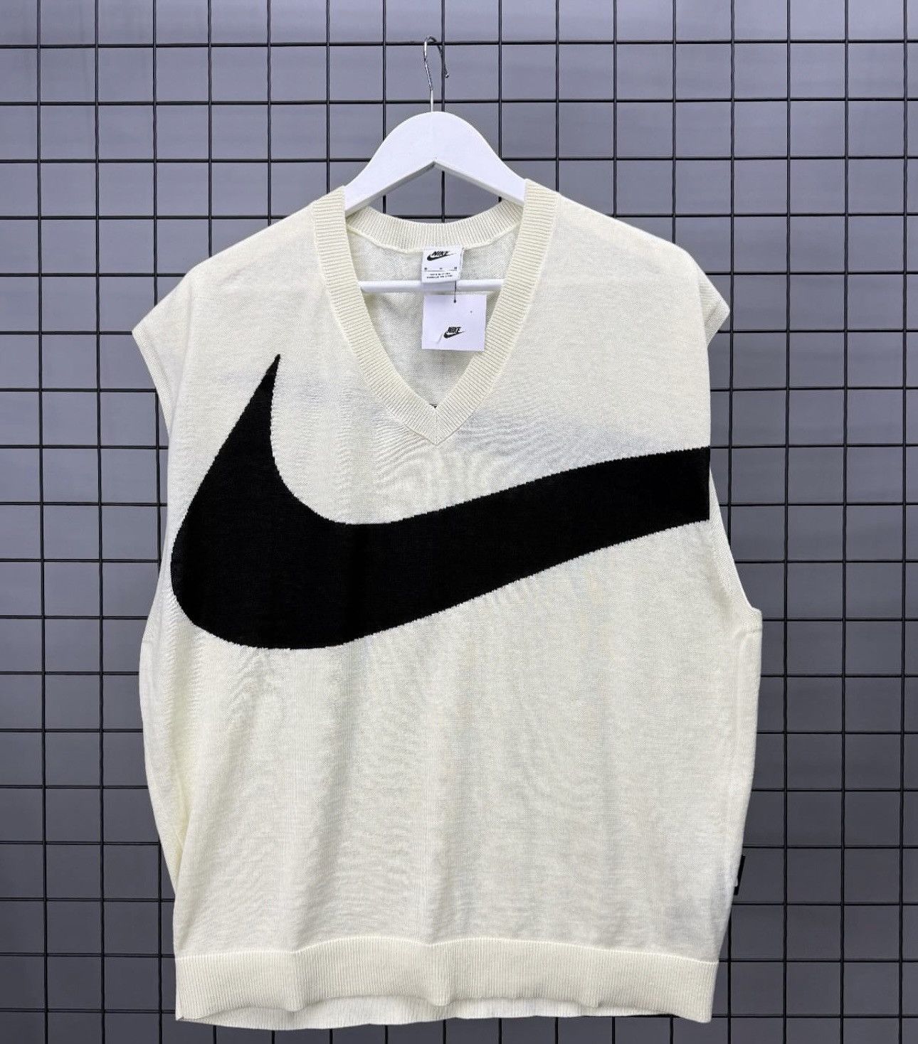 Vintage Vintage Nike vest big swoosh size s/M rare big logo Y2K Size US M / EU 48-50 / 2 - 1 Thumbnail