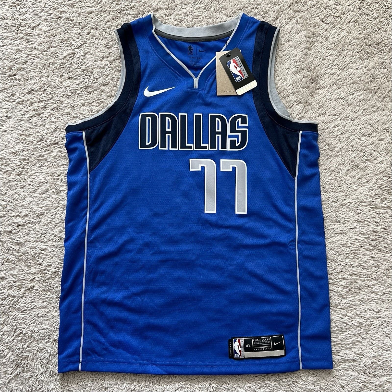 Nike Nike Dallas Mavericks Luka Doncic Swingman Jersey Size US L / EU 52-54 / 3 - 4 Thumbnail