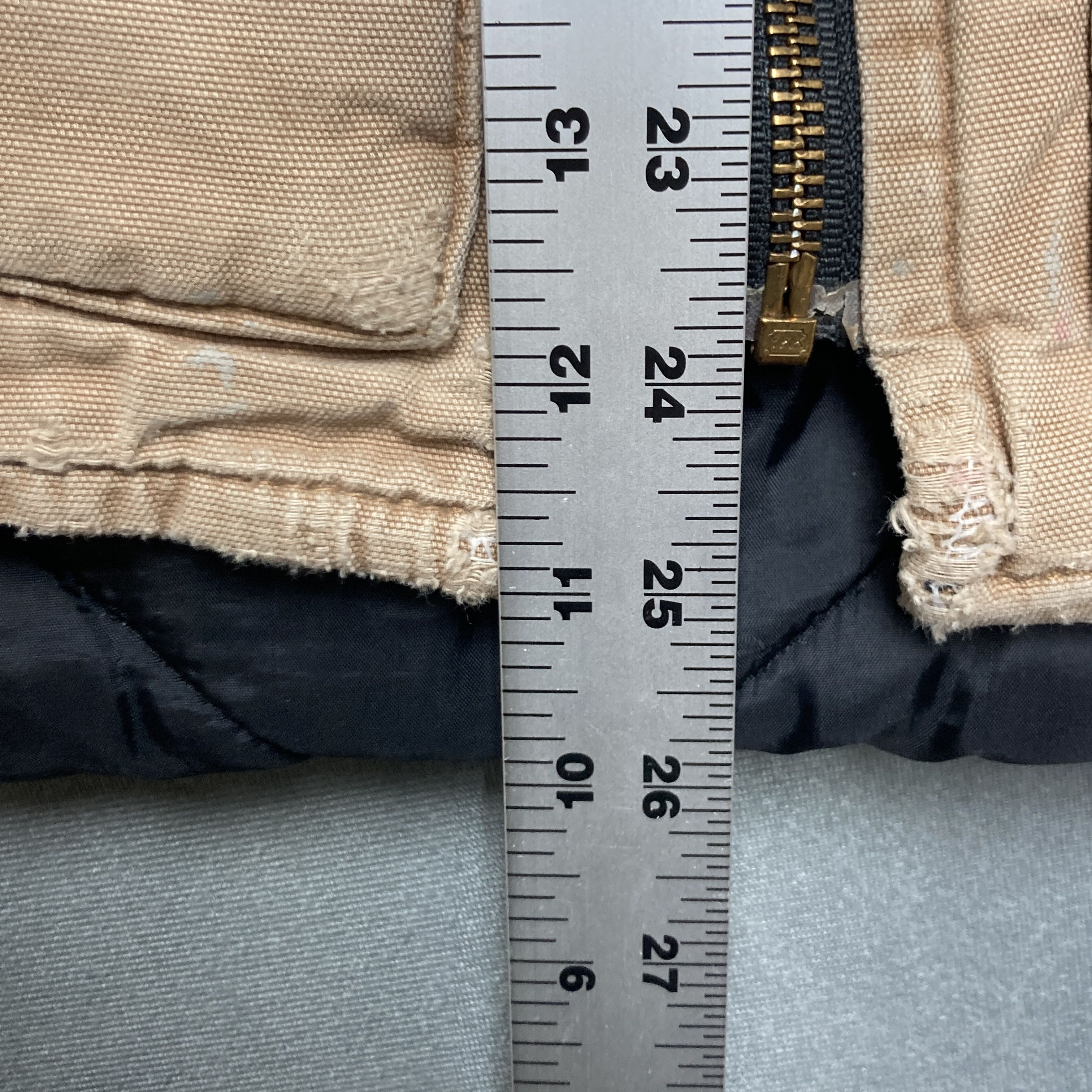 Carhartt Thrashed Carhartt V300 BUC Buckskin Quilt Lined Vest Medium Size US M / EU 48-50 / 2 - 5 Thumbnail