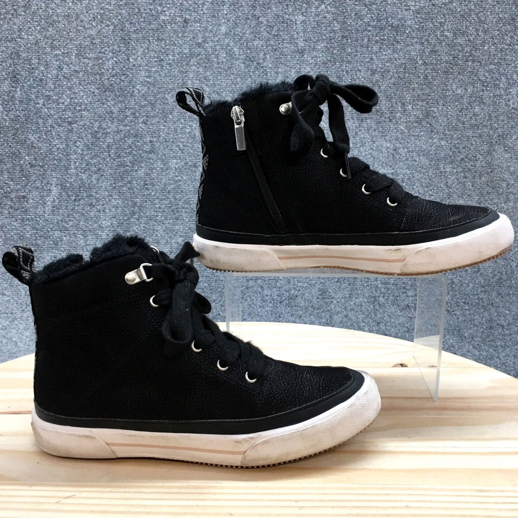Vintage ROXY Ivan Fur Casual Zip High Top Sneakers Black Faux Leather Shoes Womens 8 Shoes Casual Sneakers Fur Trim High Top Black ROXY Ivan Fur Womens 8 Size M / US 6-8 / IT 42-44 - 2 Thumbnail