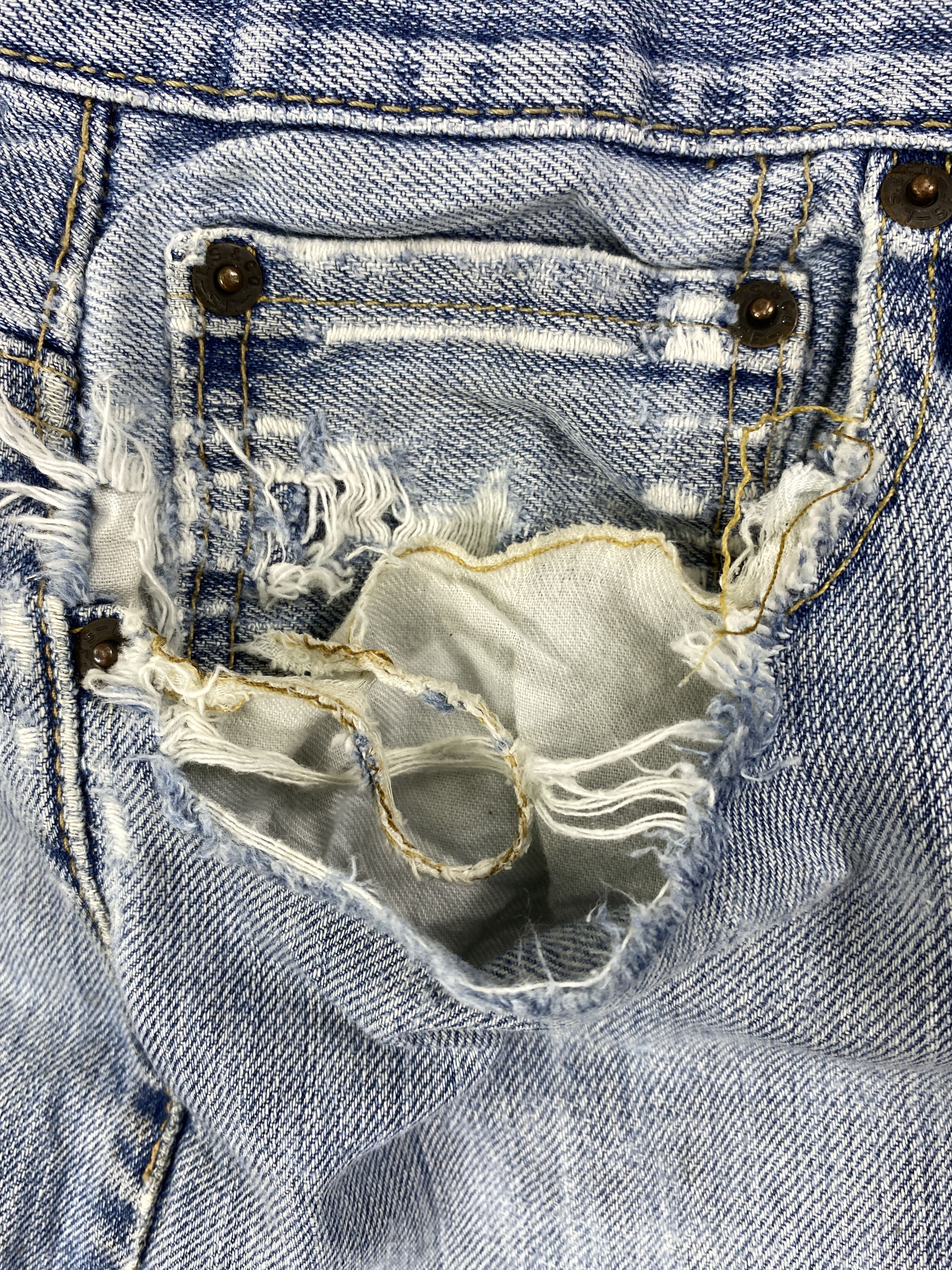 Levi's Mid Blue Vintage Levi's 569 Jeans 37x31 Denim -JN1794 Size US 37 - 12 Thumbnail